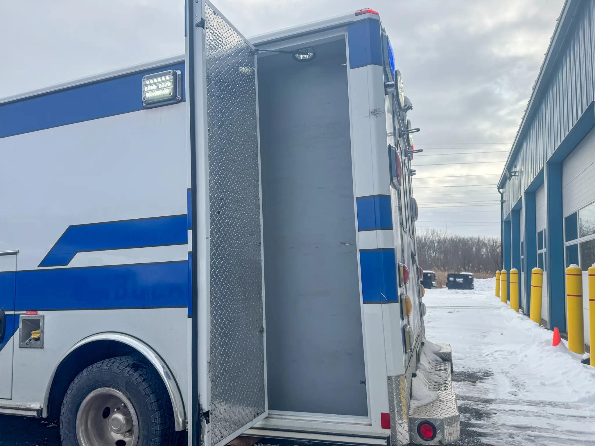 2017 Wheeled Coach CitiMedic Chevy 3500 Type III - image 7