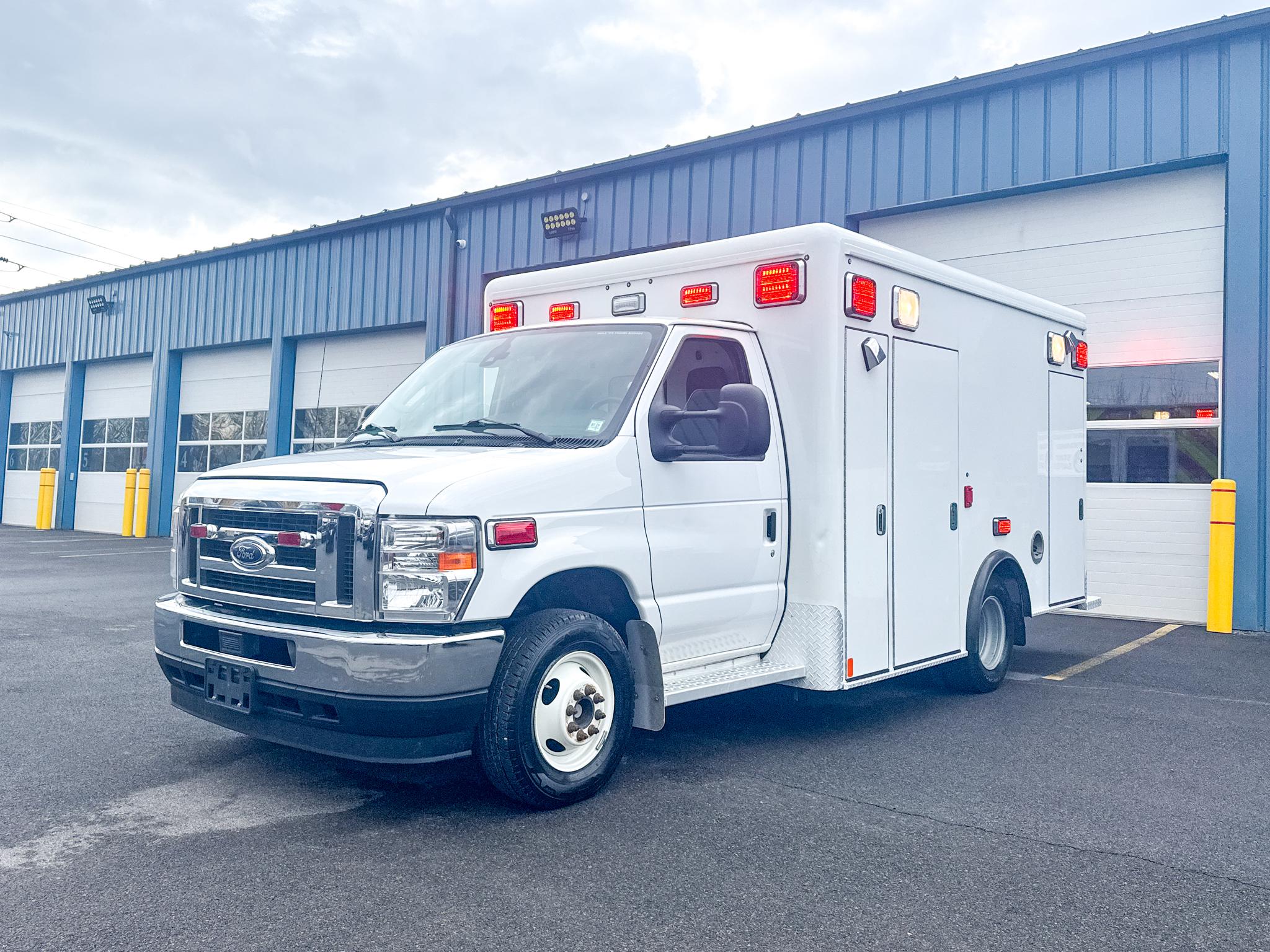 2022 Crestline CCL150 E-350 Type III - image 1