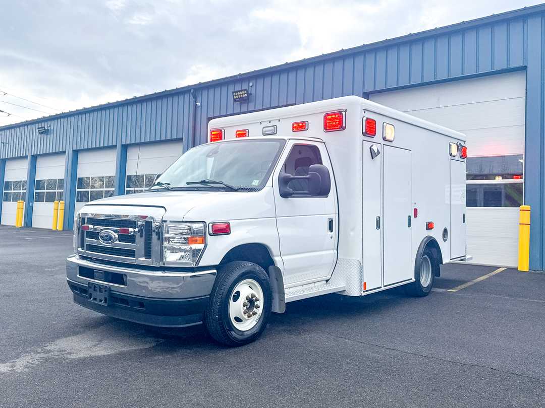 2022 Crestline CCL150 E-350 Type III