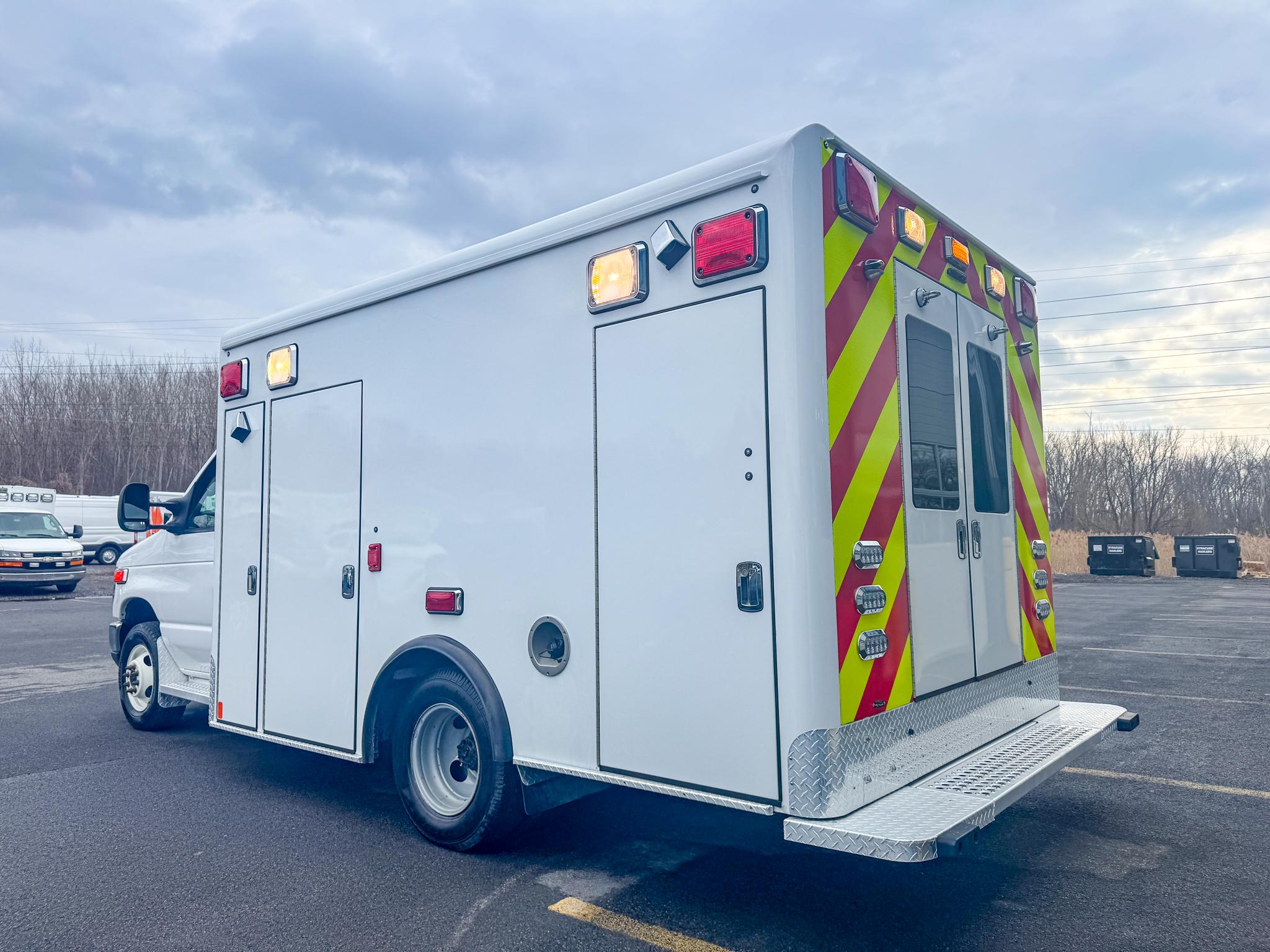 2022 Crestline CCL150 E-350 Type III - image 2