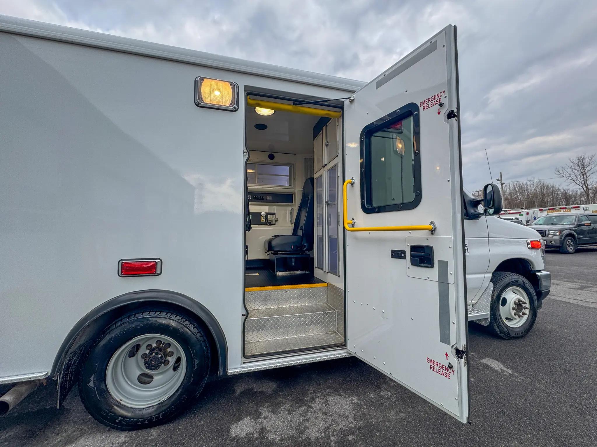 2022 Crestline CCL150 E-350 Type III - image 10