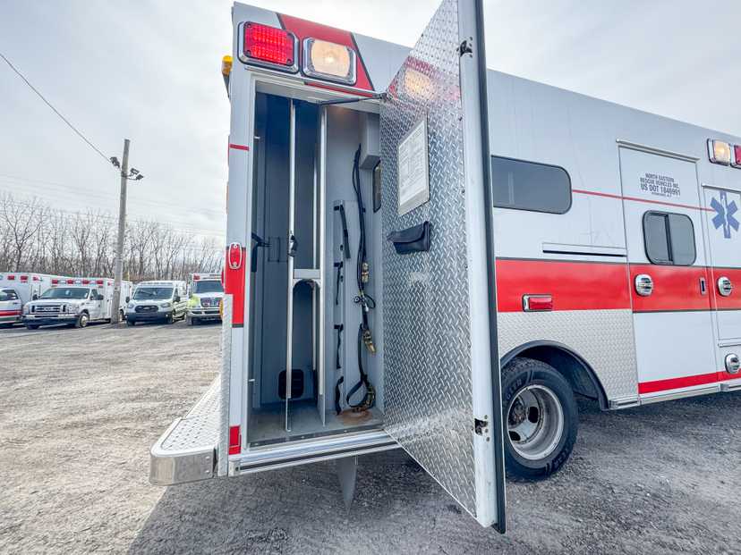 2014 Braun Chevrolet Type III Ambulance — photo 8