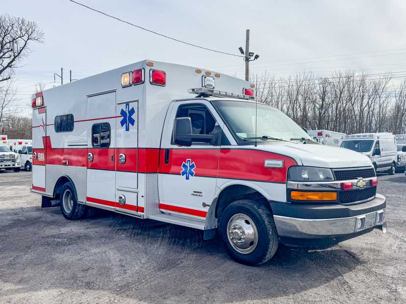 2014 Braun Chevrolet Type III Ambulance — photo 4