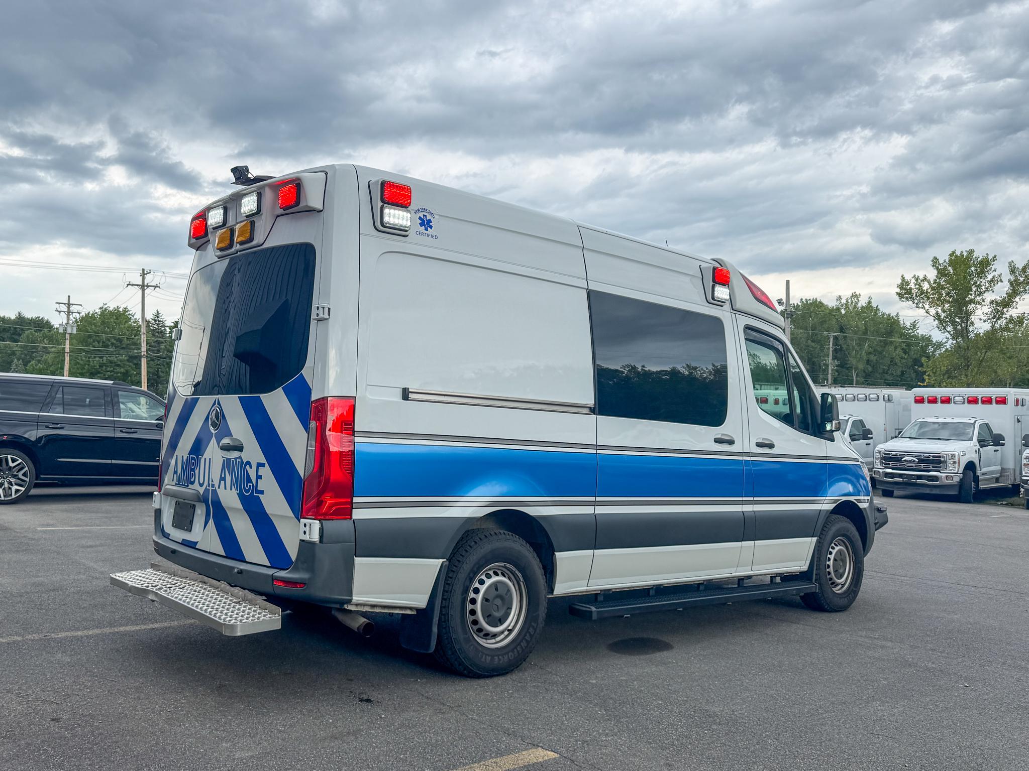 2019 Demers Mercedes Type II Ambulance - image 4
