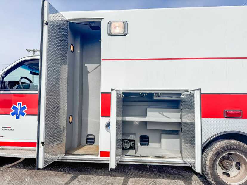 2014 Braun Chevrolet Type III Ambulance — photo 6