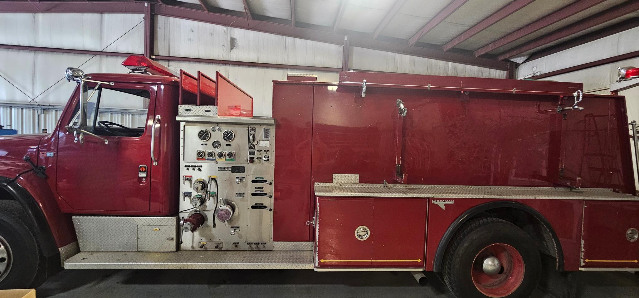 1987 International Hendrickson Tanker - image 3
