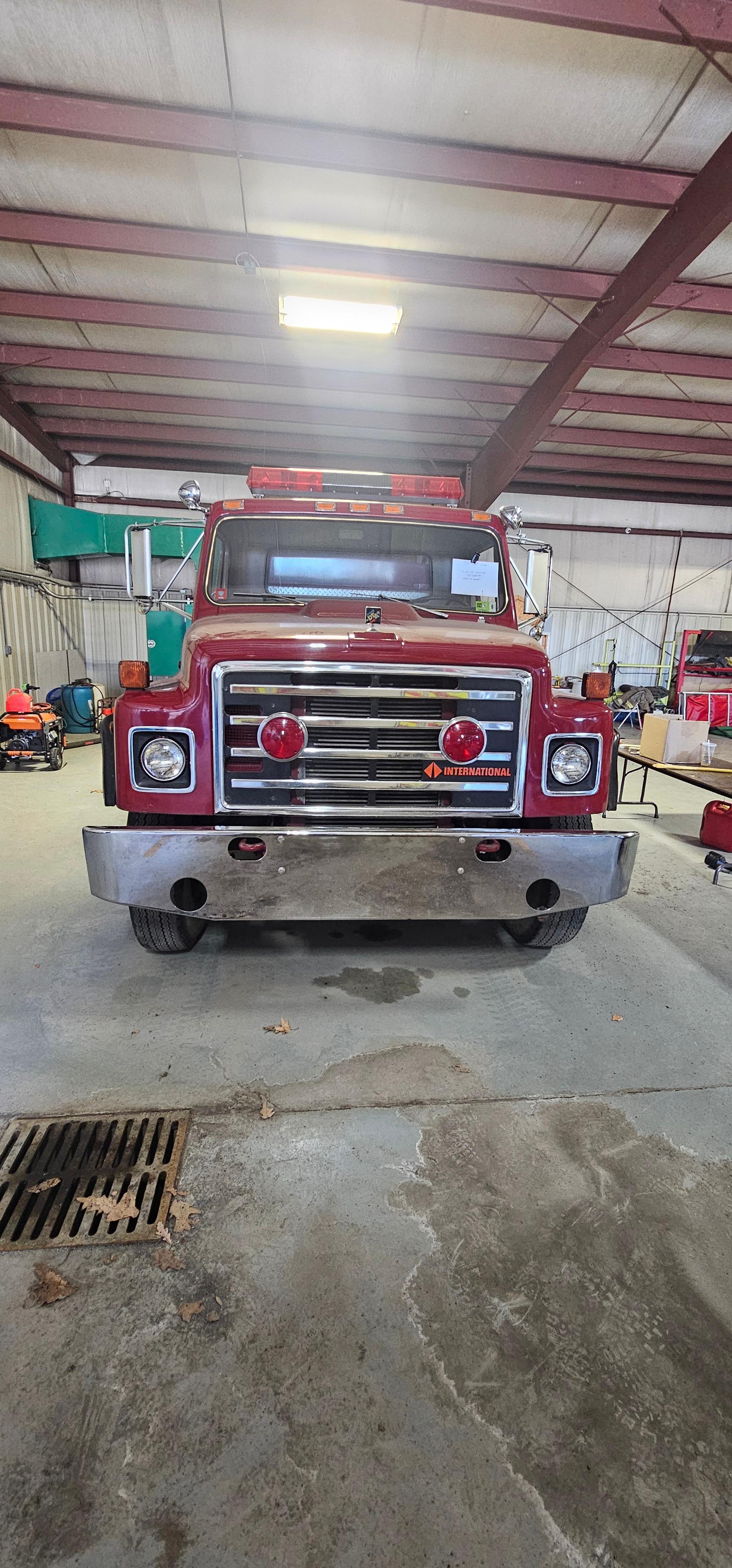 1987 International Hendrickson Tanker - image 2