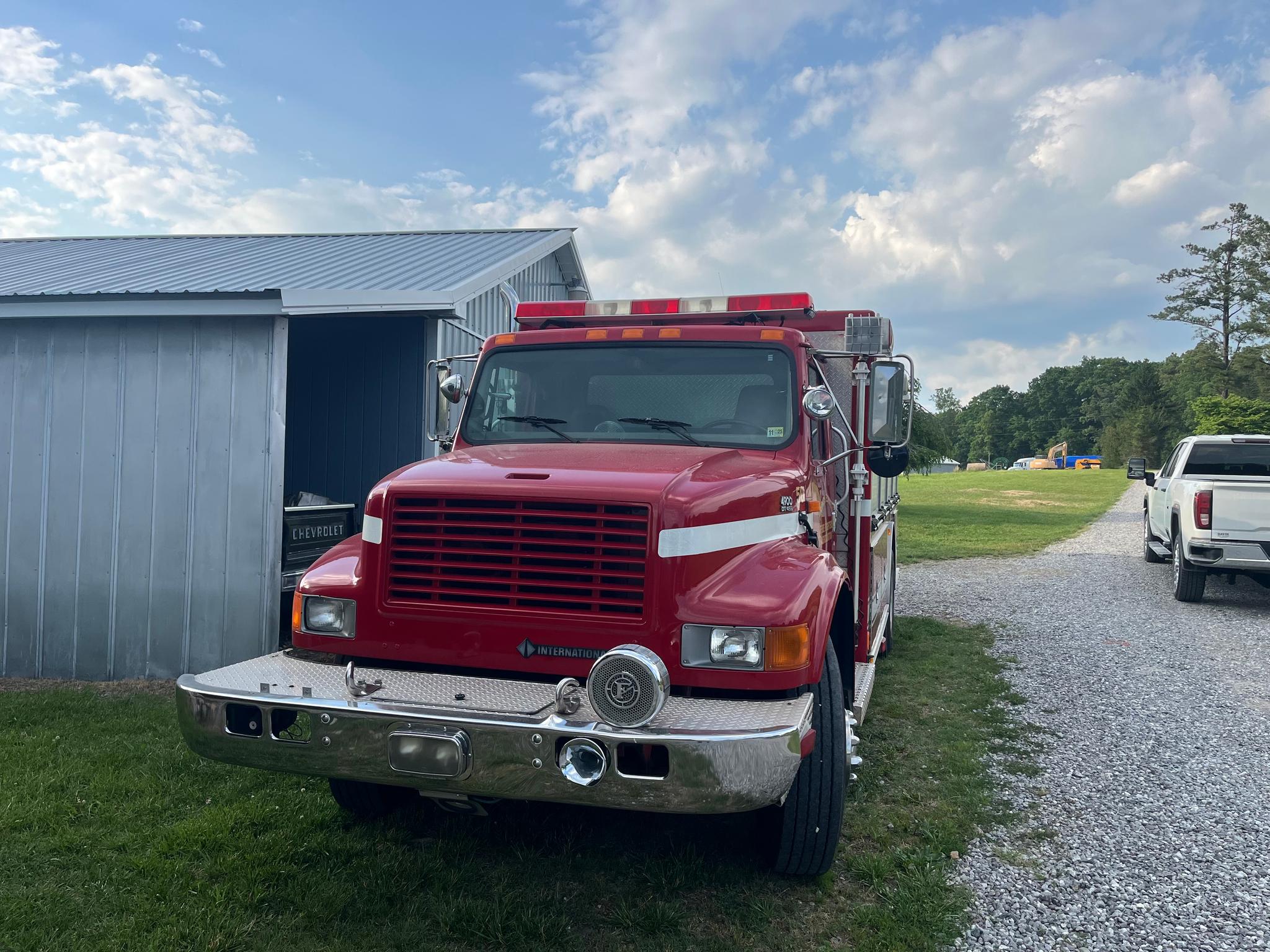 1997 International 4900 Air Truck - image 3