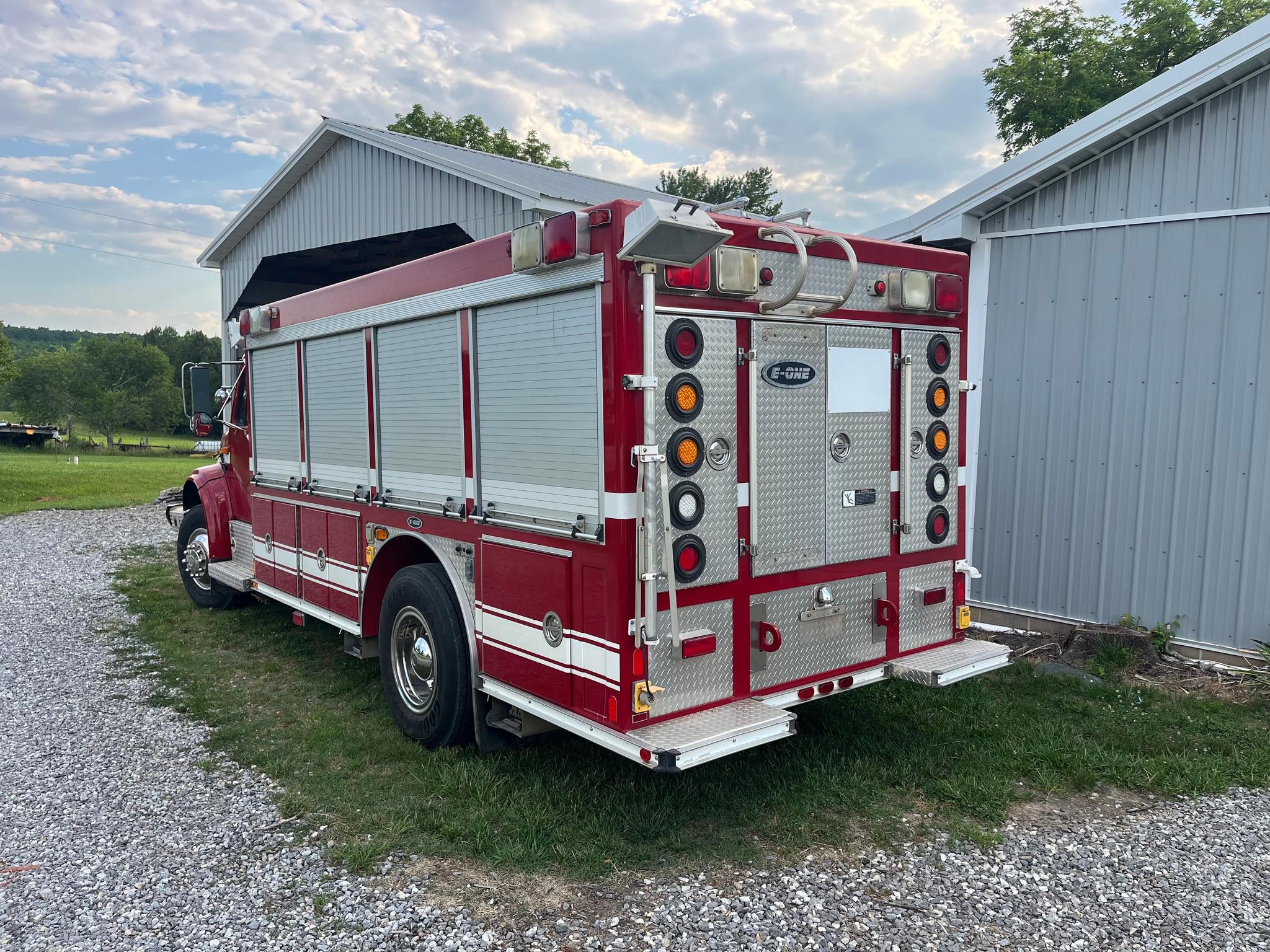 1997 International 4900 Air Truck - image 4