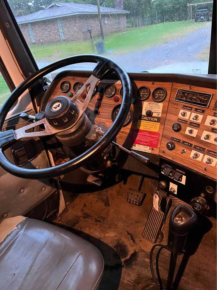 1998 Western Star 4900 Dump Truck — photo 6