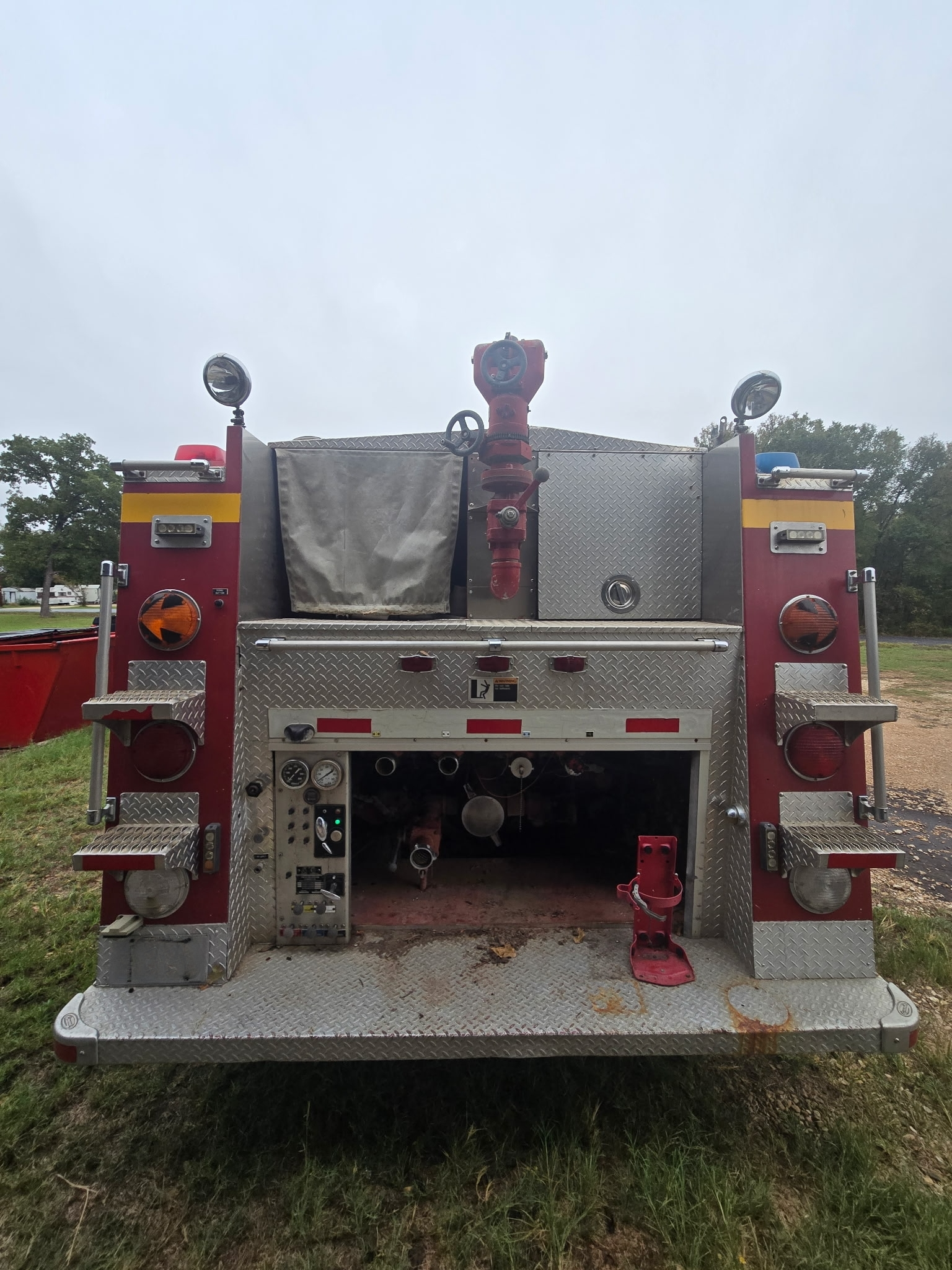 1993 International Pumper - image 8