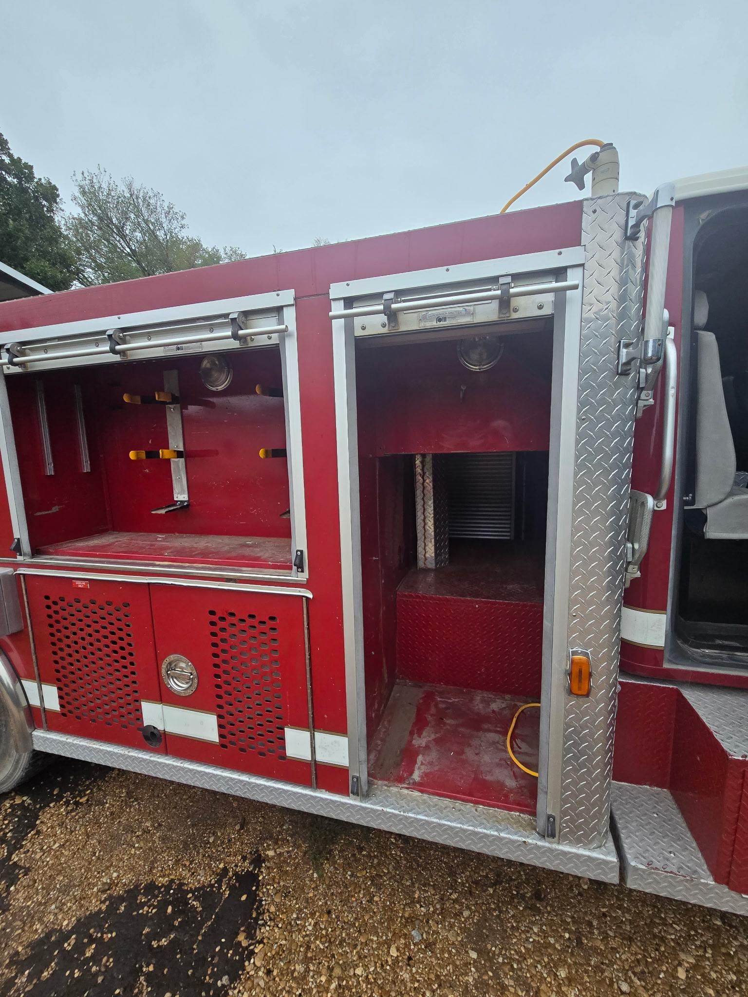1993 International Pumper - image 4