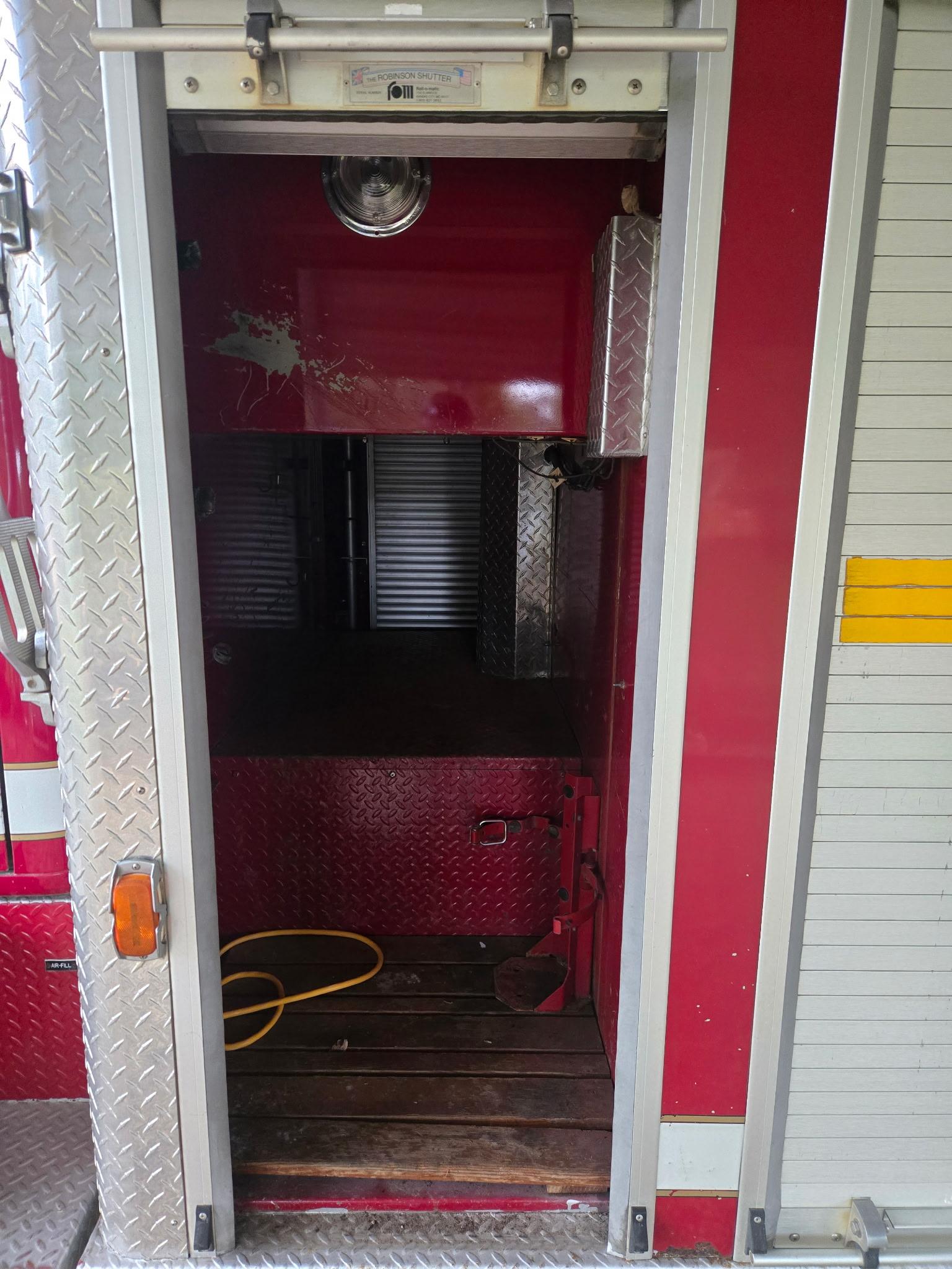 1993 International Pumper - image 14