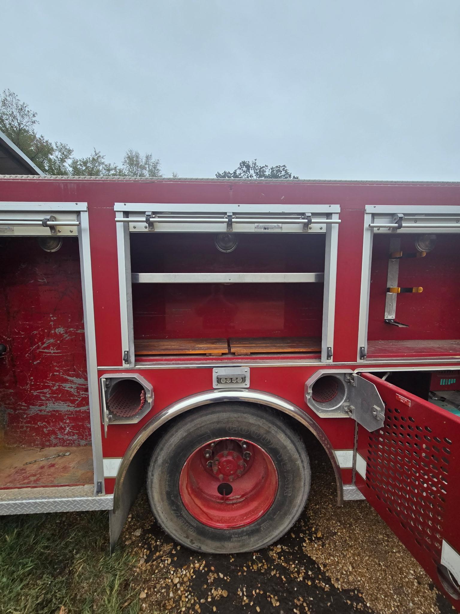 1993 International Pumper - image 23