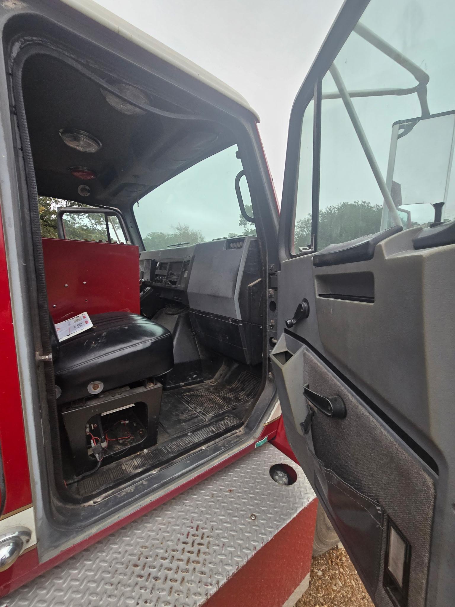 1993 International Pumper - image 12