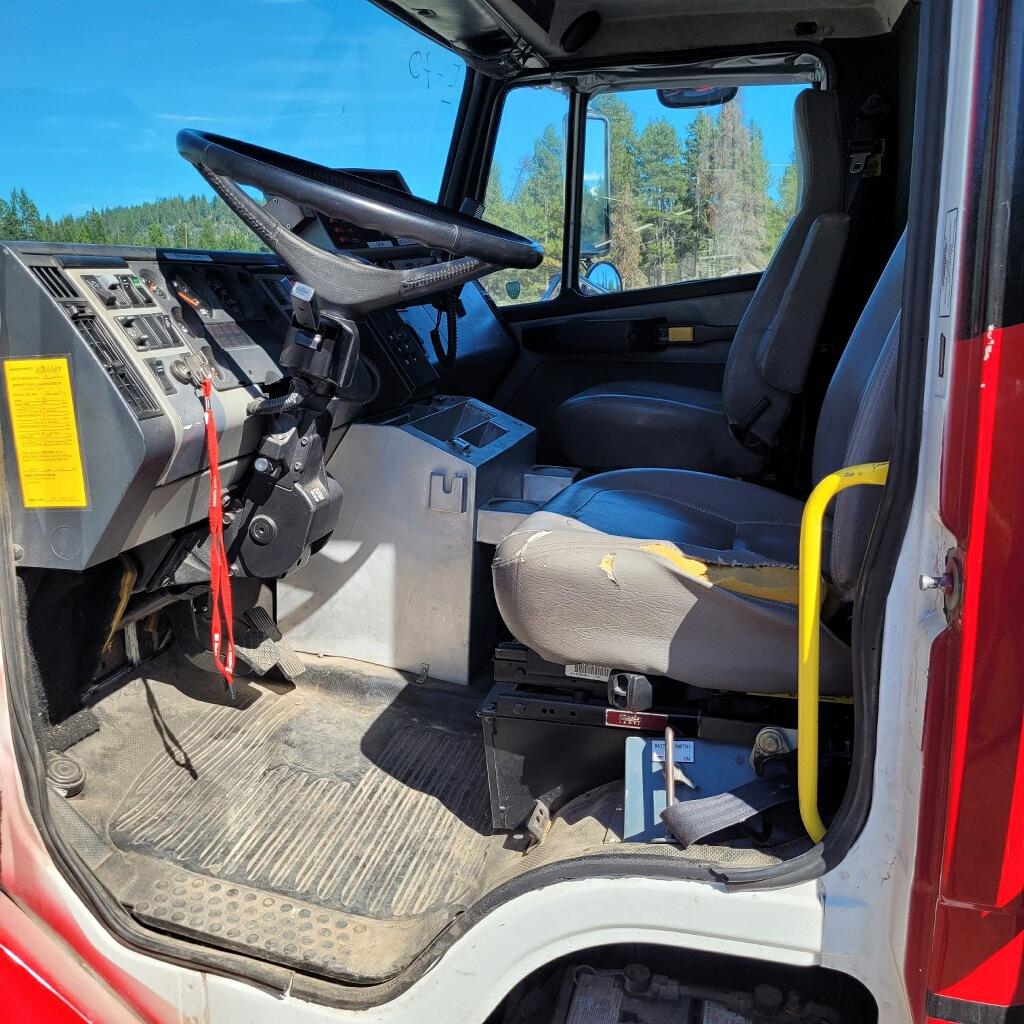 1999 Freightliner FL60 Type I - image 3