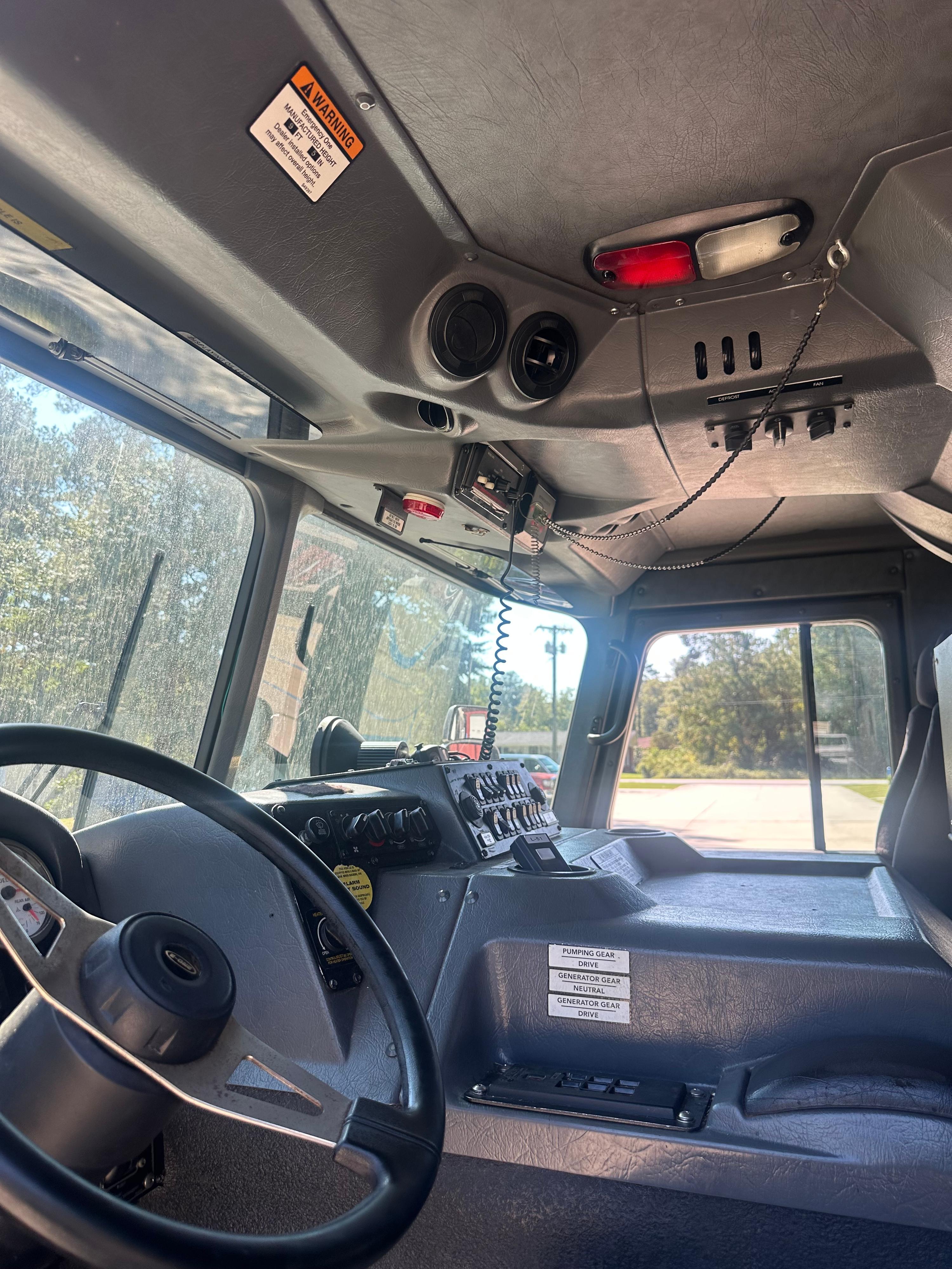 2002 E-One Typhoon Pumper - image 6