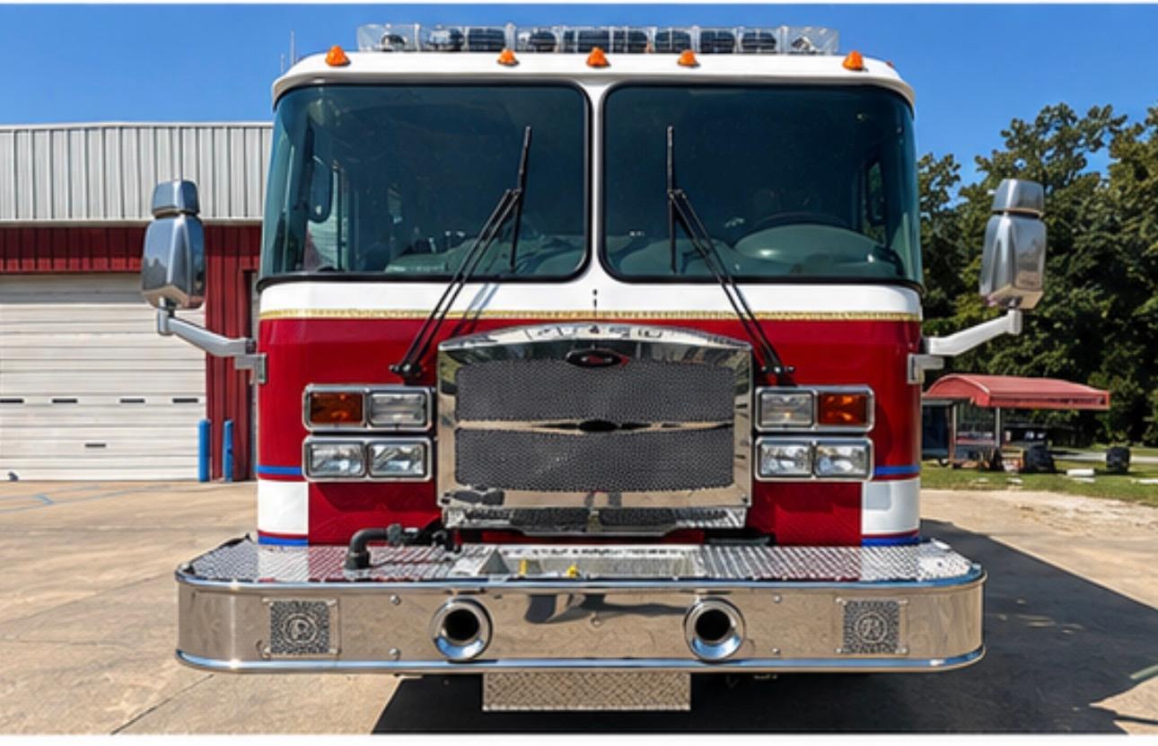 2002 E-One Typhoon Pumper - image 2