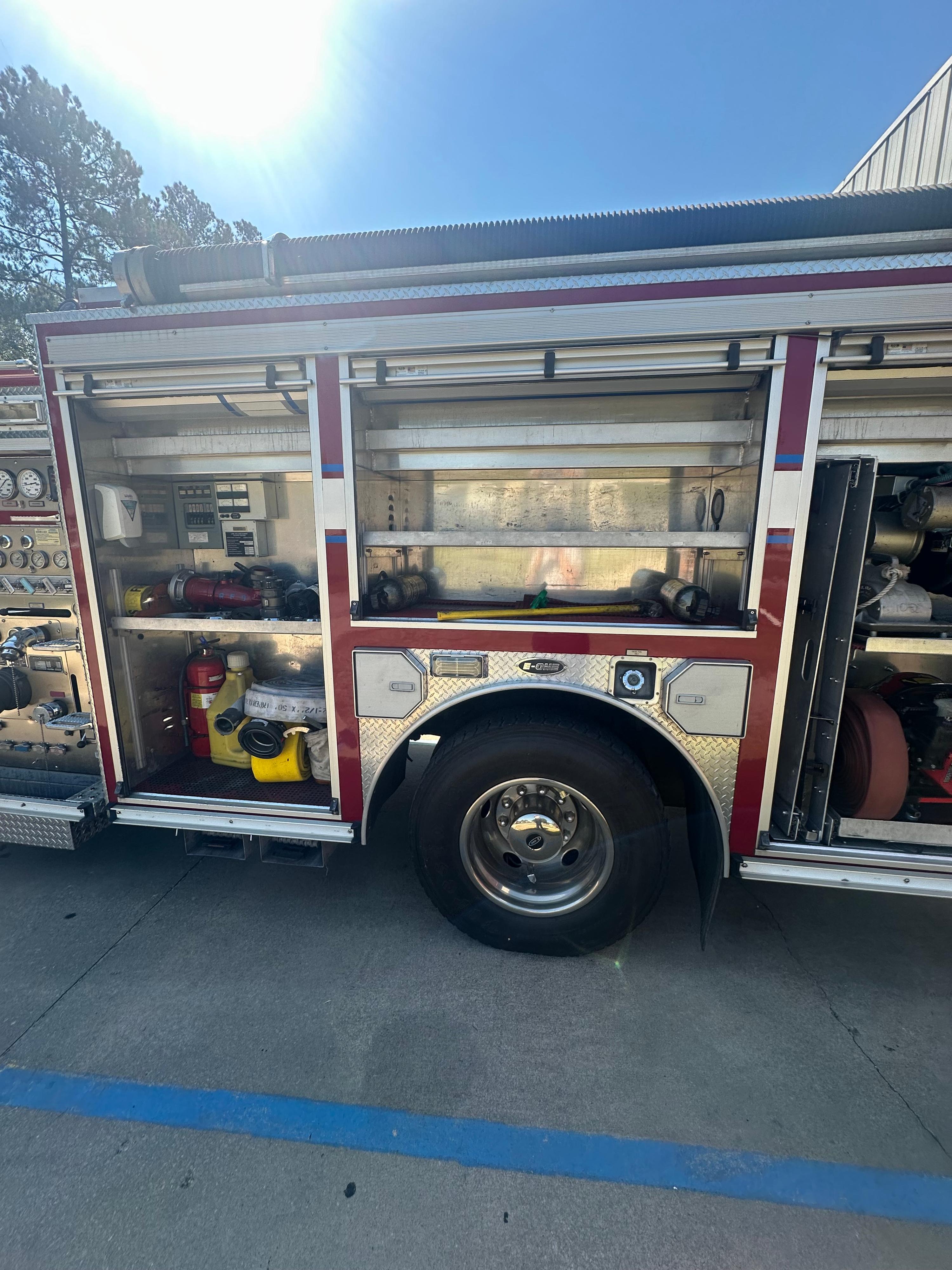 2002 E-One Typhoon Pumper - image 7