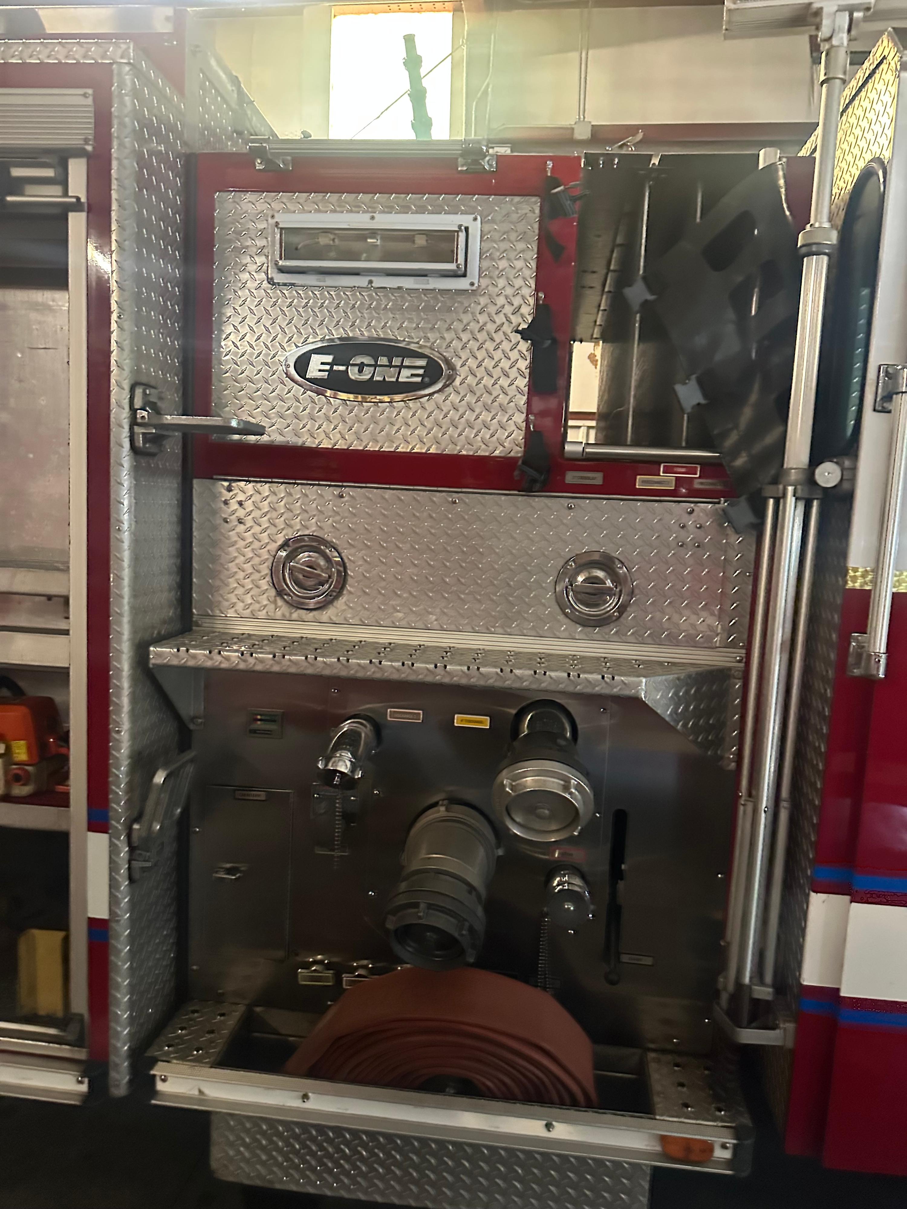 2002 E-One Typhoon Pumper - image 12