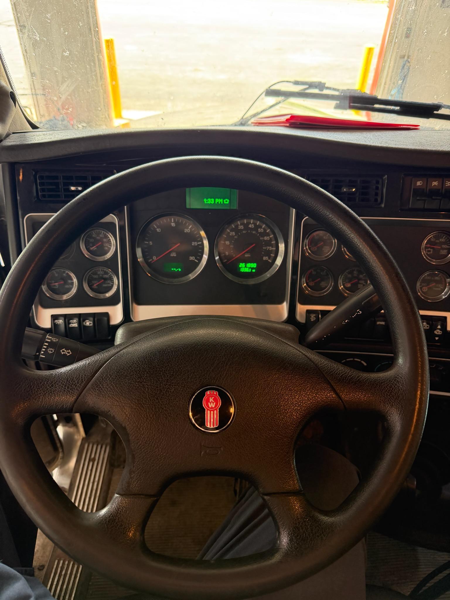 2019 Kenworth T800 Day Cab - image 10