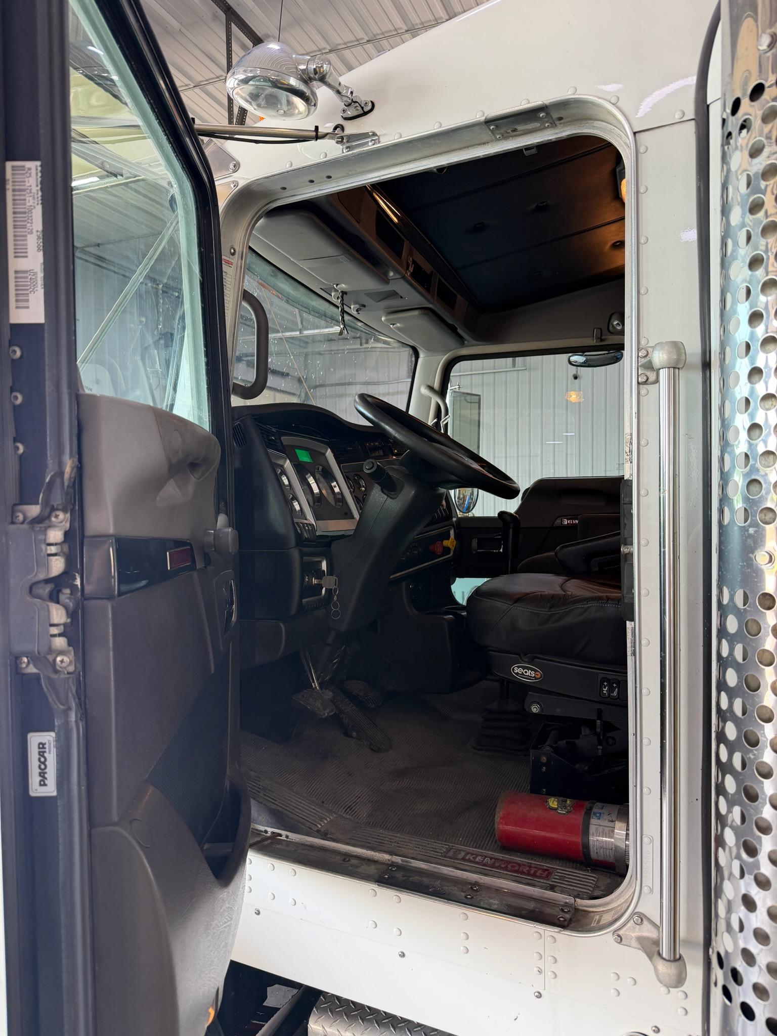 2019 Kenworth T800 Day Cab - image 7