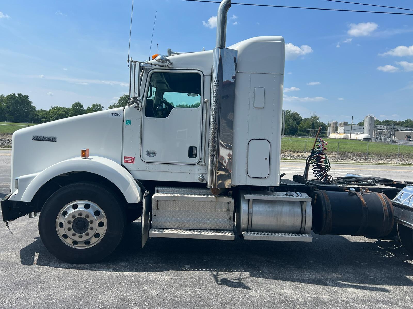 2019 Kenworth T800 Day Cab - image 5