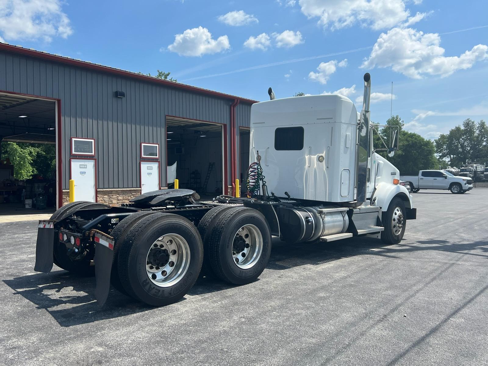 2019 Kenworth T800 Day Cab - image 4