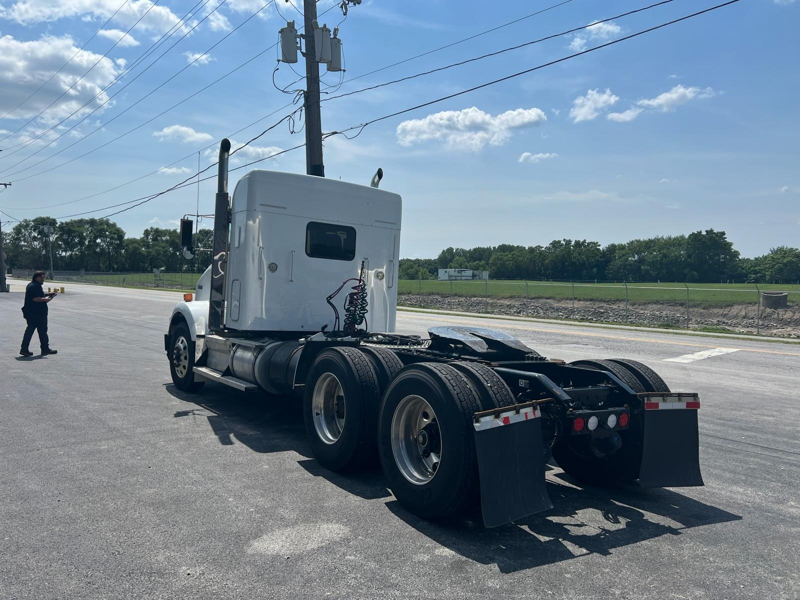 2019 Kenworth T800 Day Cab - image 6