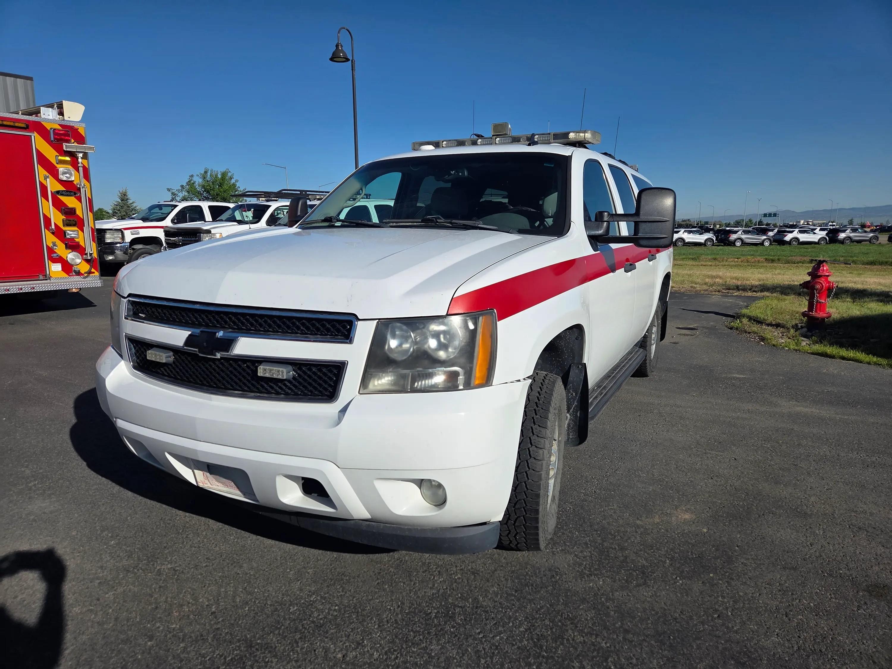 2008 Chevrolet Suburban 2500 4x4 Command Truck - image 2