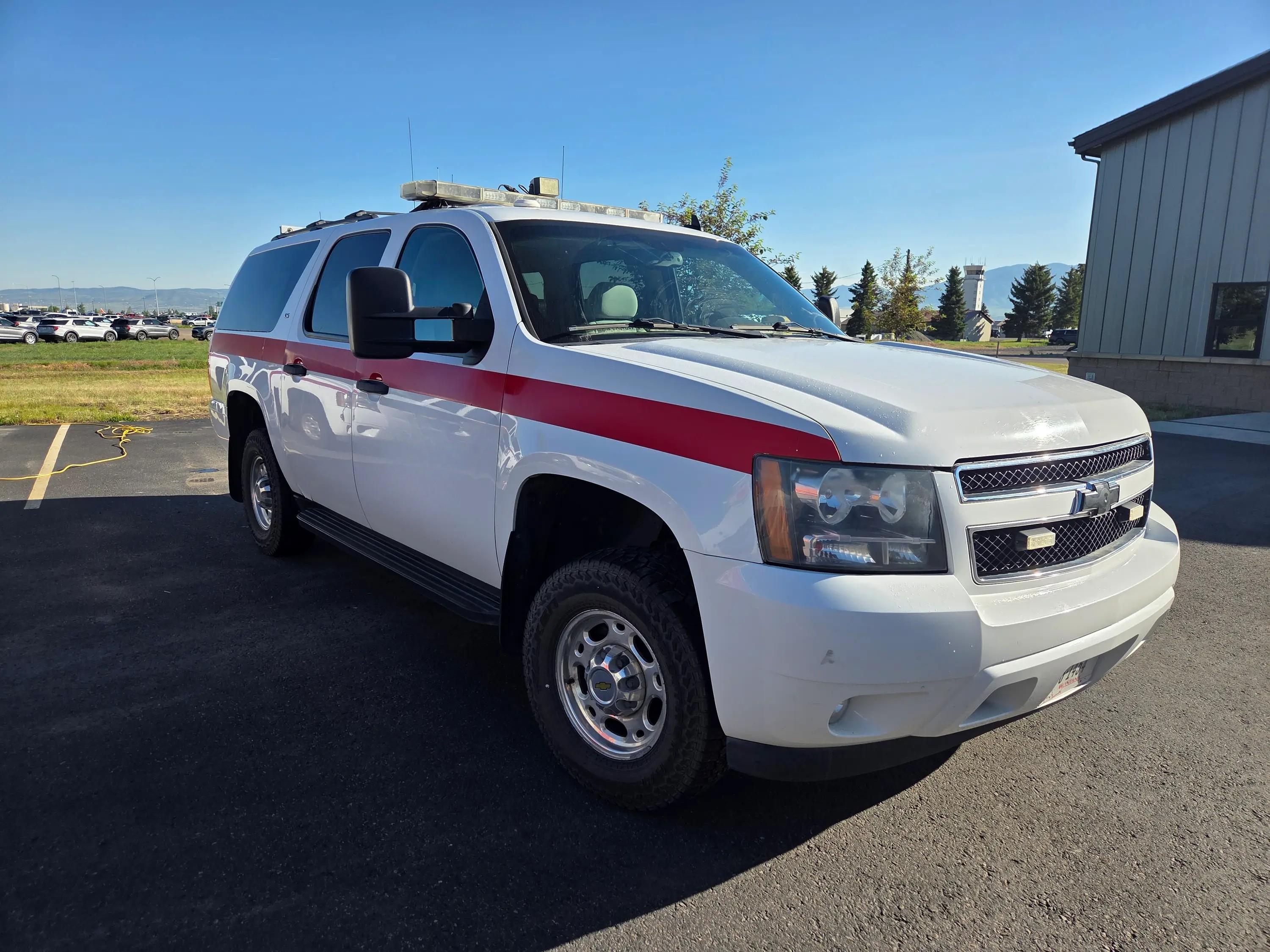 2008 Chevrolet Suburban 2500 4x4 Command Truck - image 1