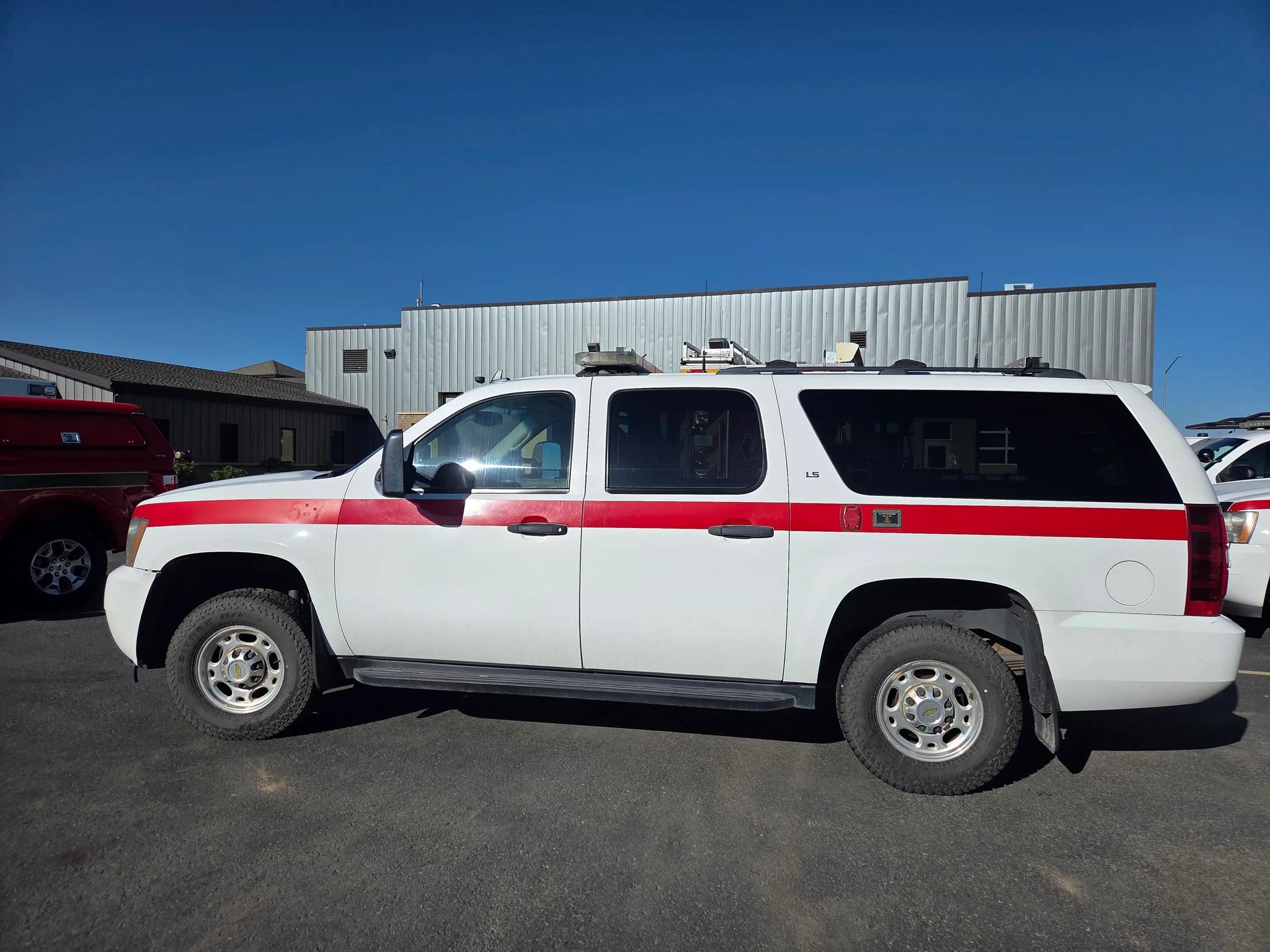 2008 Chevrolet Suburban 2500 4x4 Command Truck - image 5