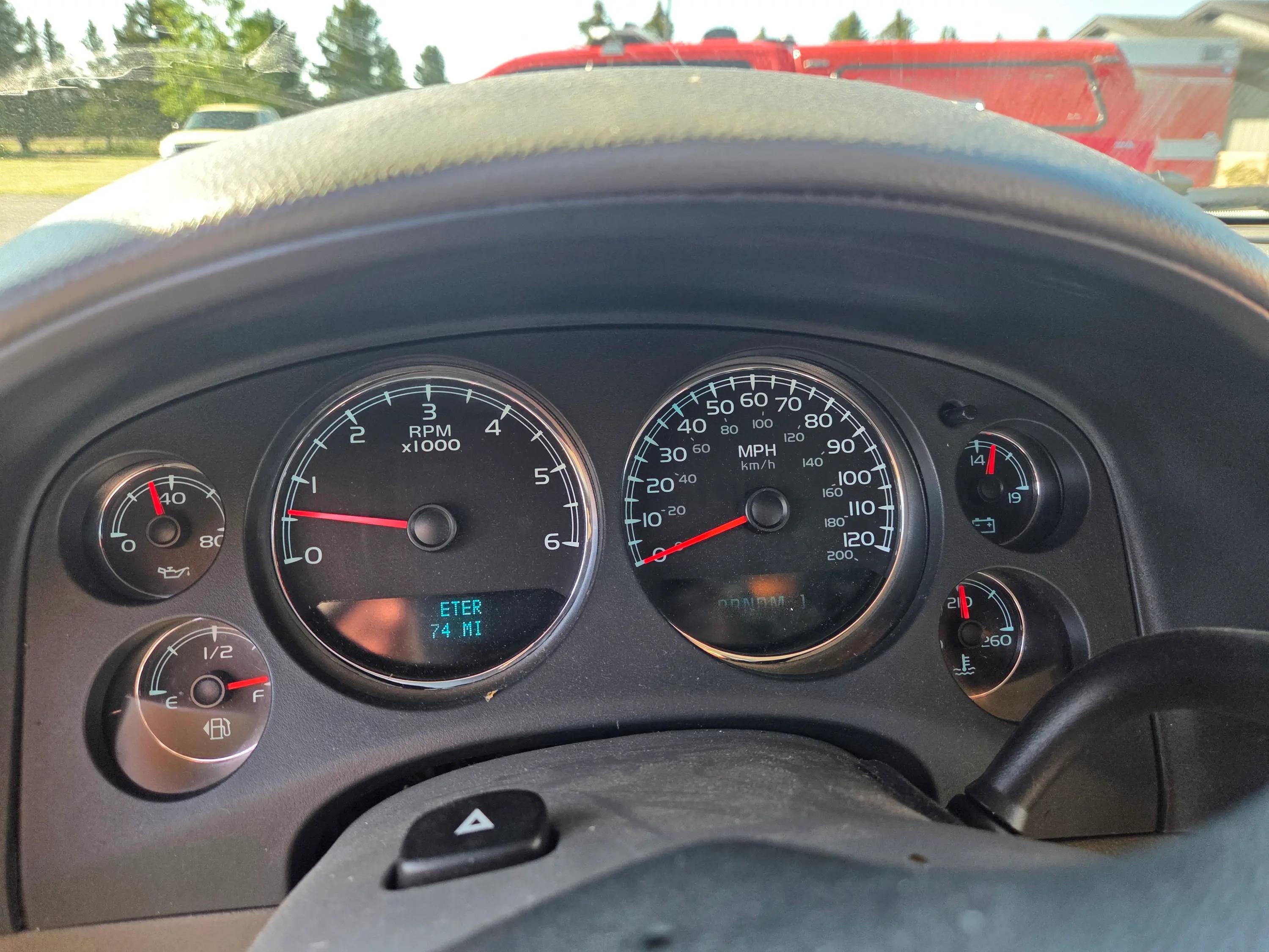 2008 Chevrolet Suburban 2500 4x4 Command Truck - image 7