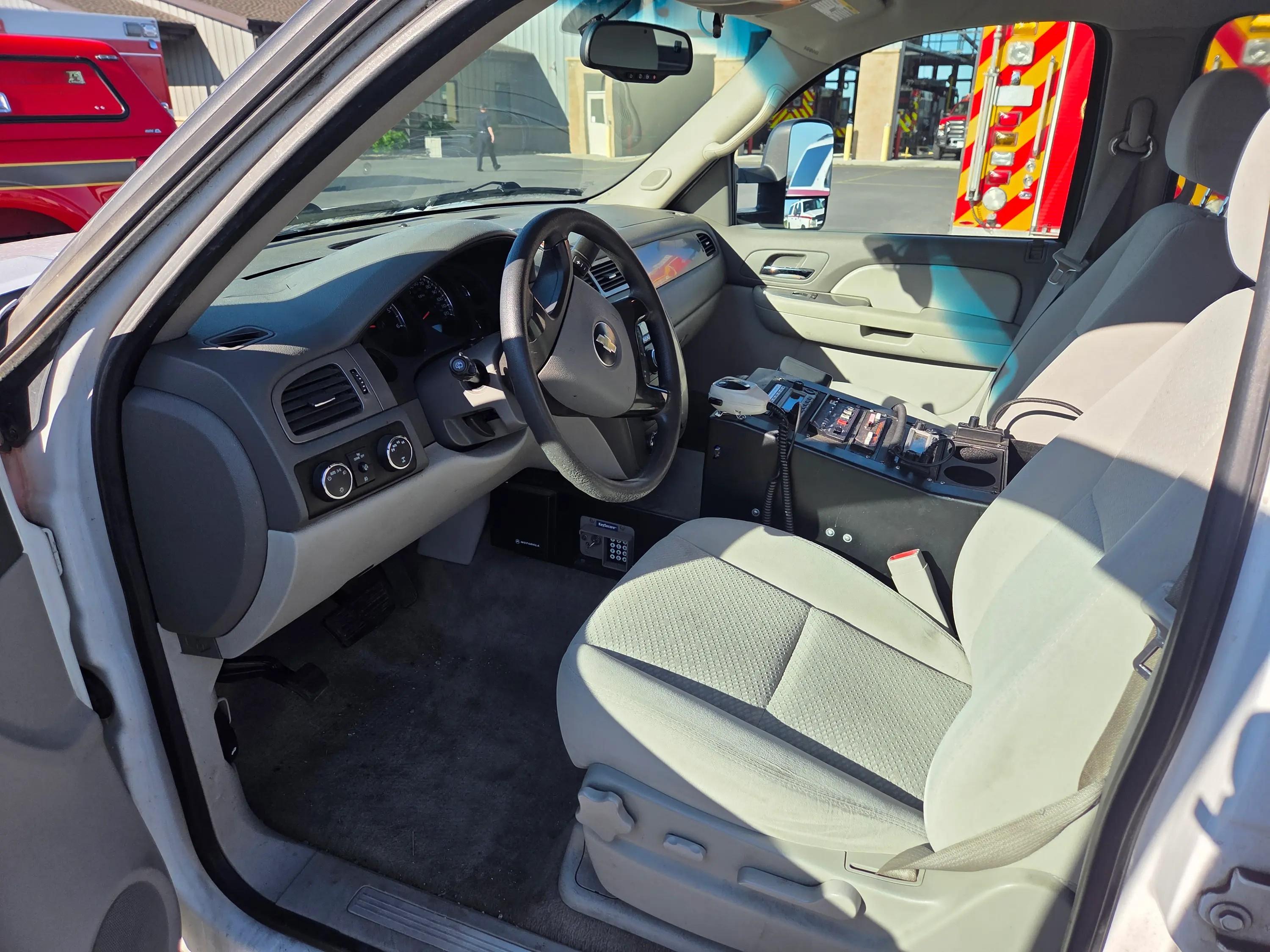 2008 Chevrolet Suburban 2500 4x4 Command Truck - image 6