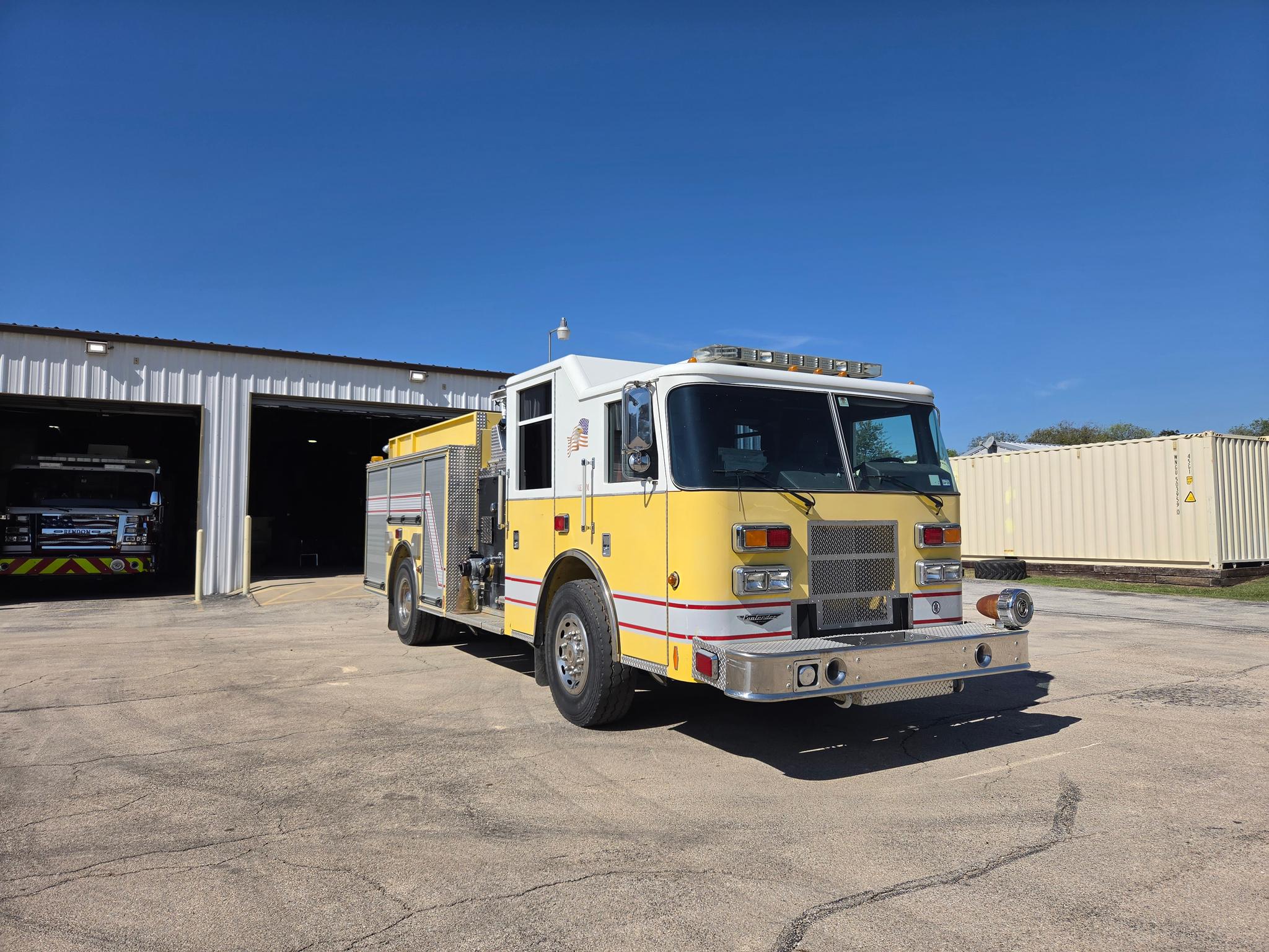 2005 4 Guys Pierce Pumper - image 2