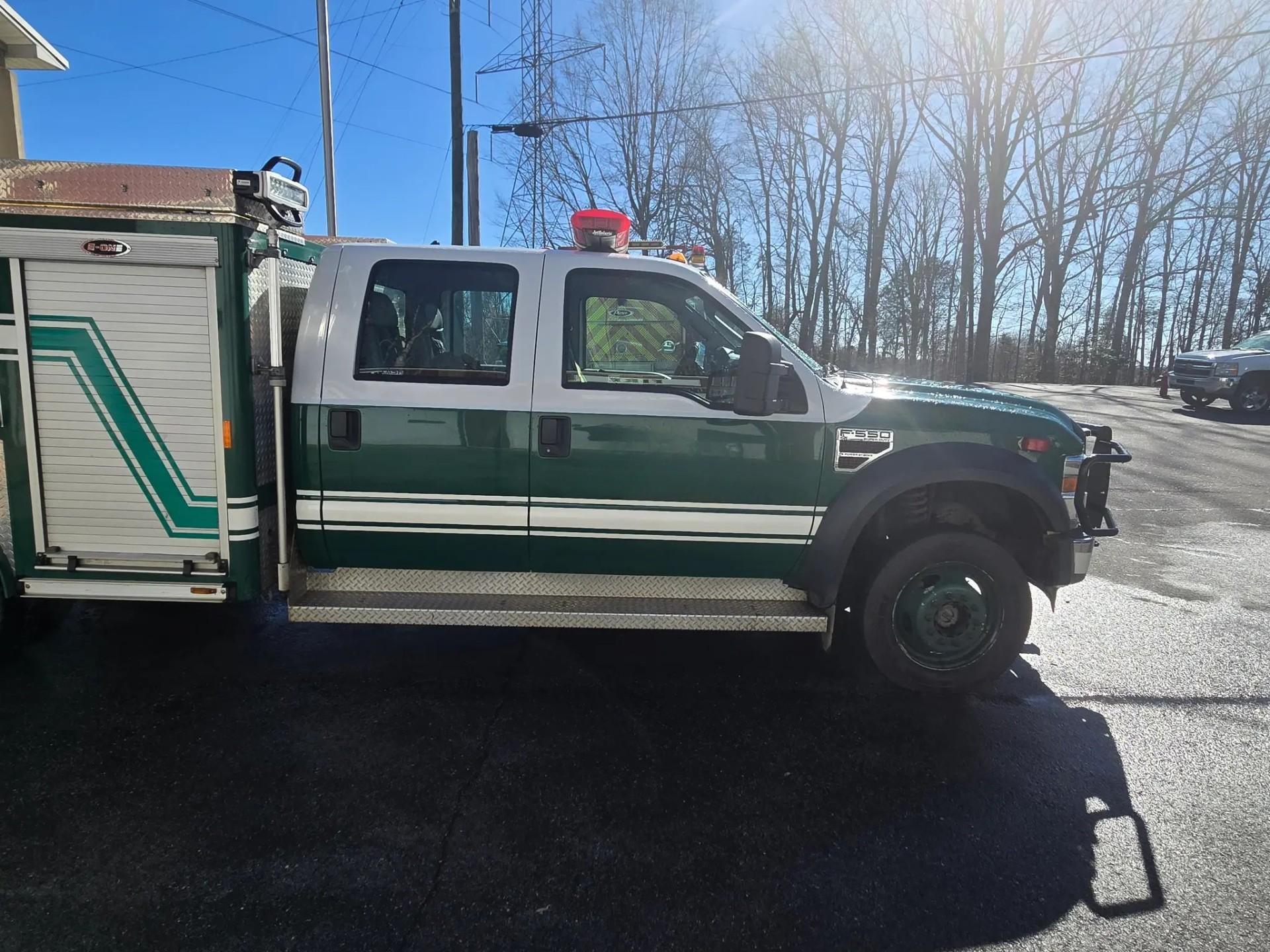 2009 E-One Ford 4x4 Squad - image 8