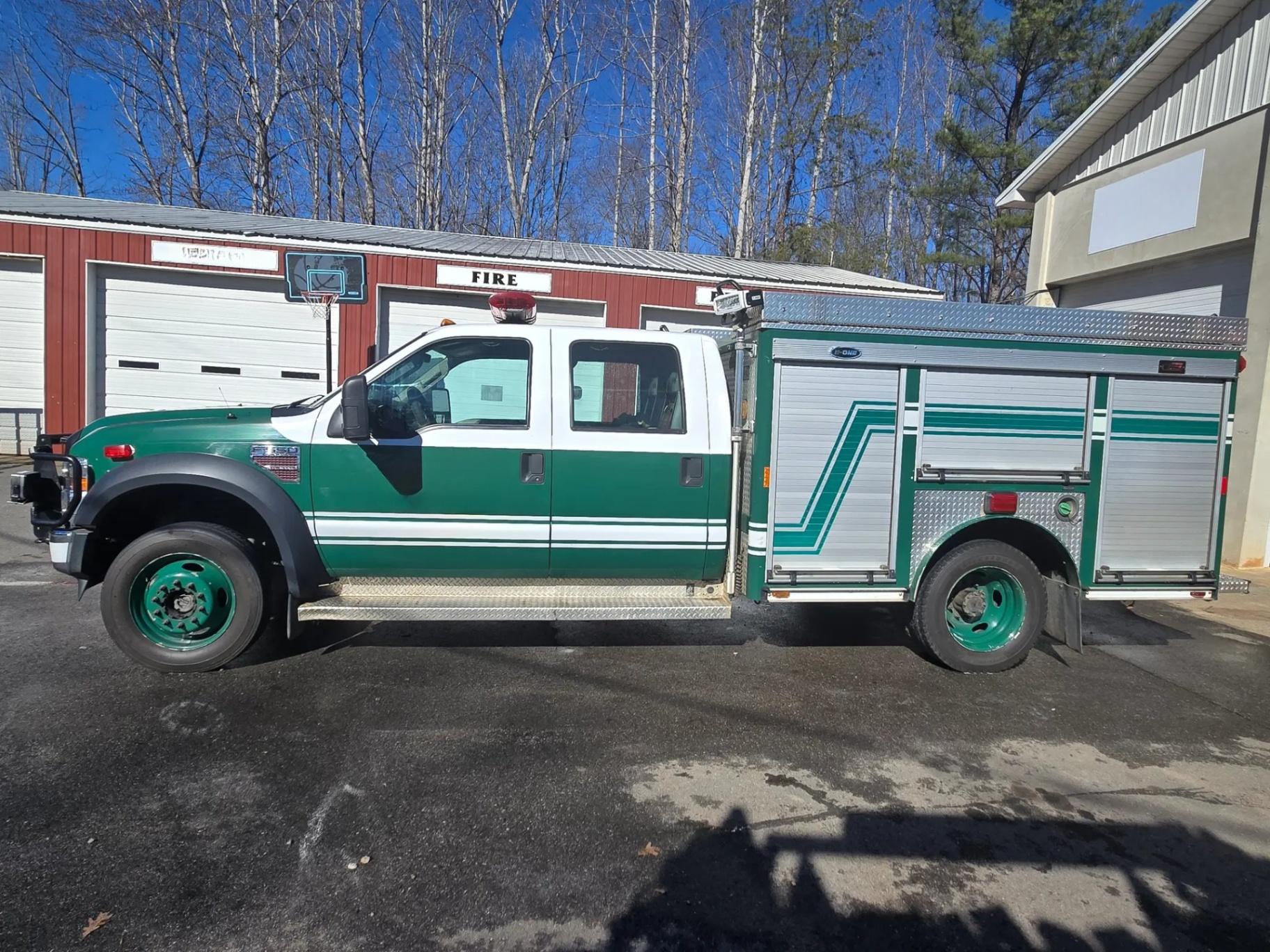 2009 E-One Ford 4x4 Squad - image 1