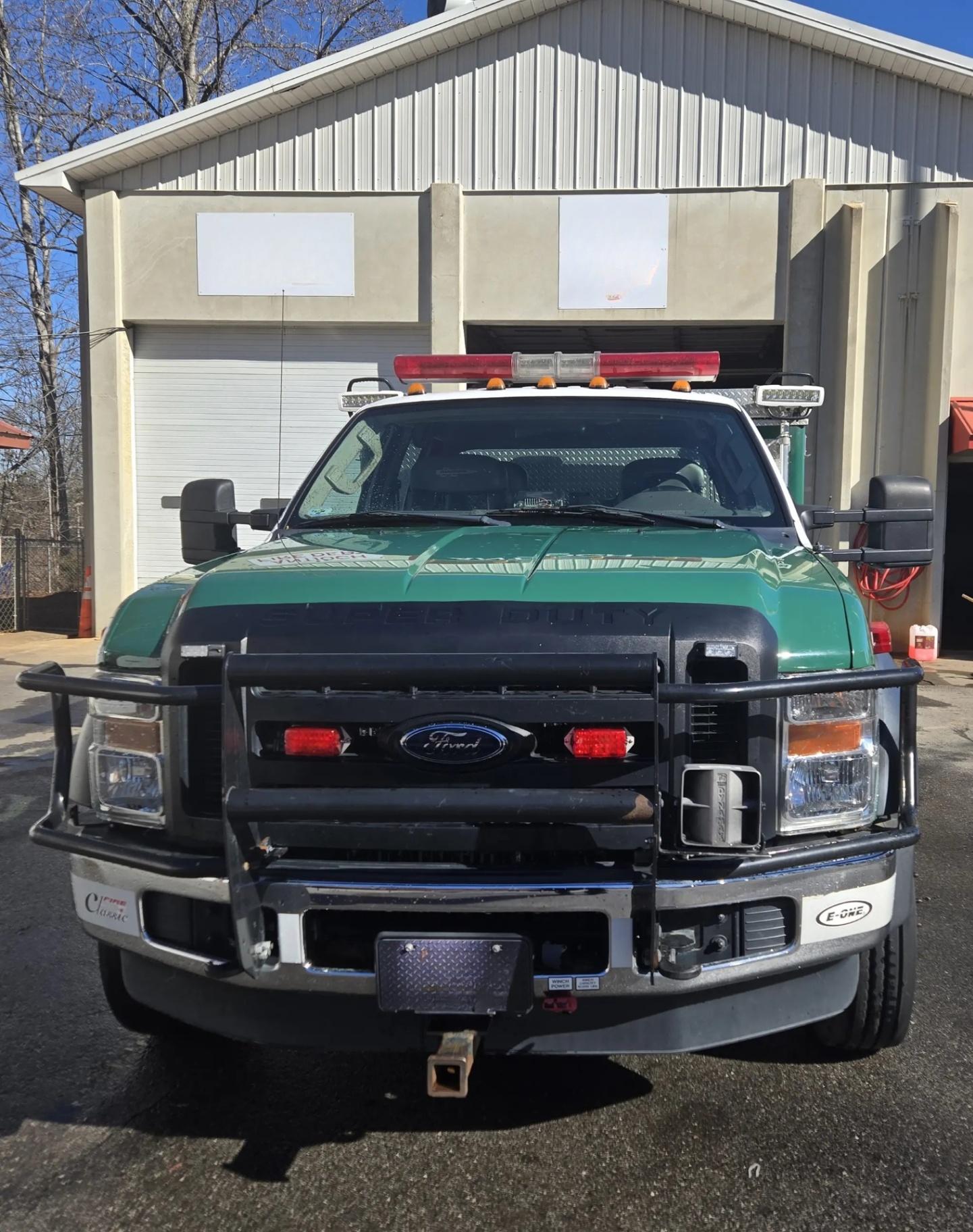 2009 E-One Ford 4x4 Squad - image 2