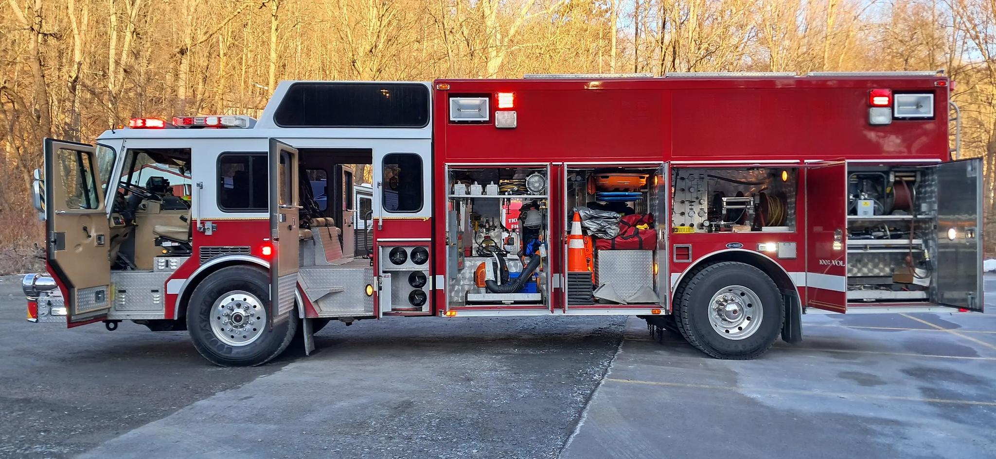 1995 E-One Heavy Rescue - image 2