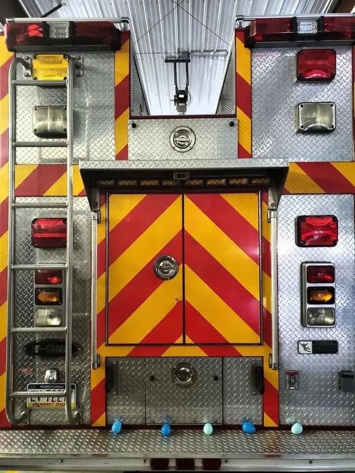 1995 E-One Heavy Rescue - image 7