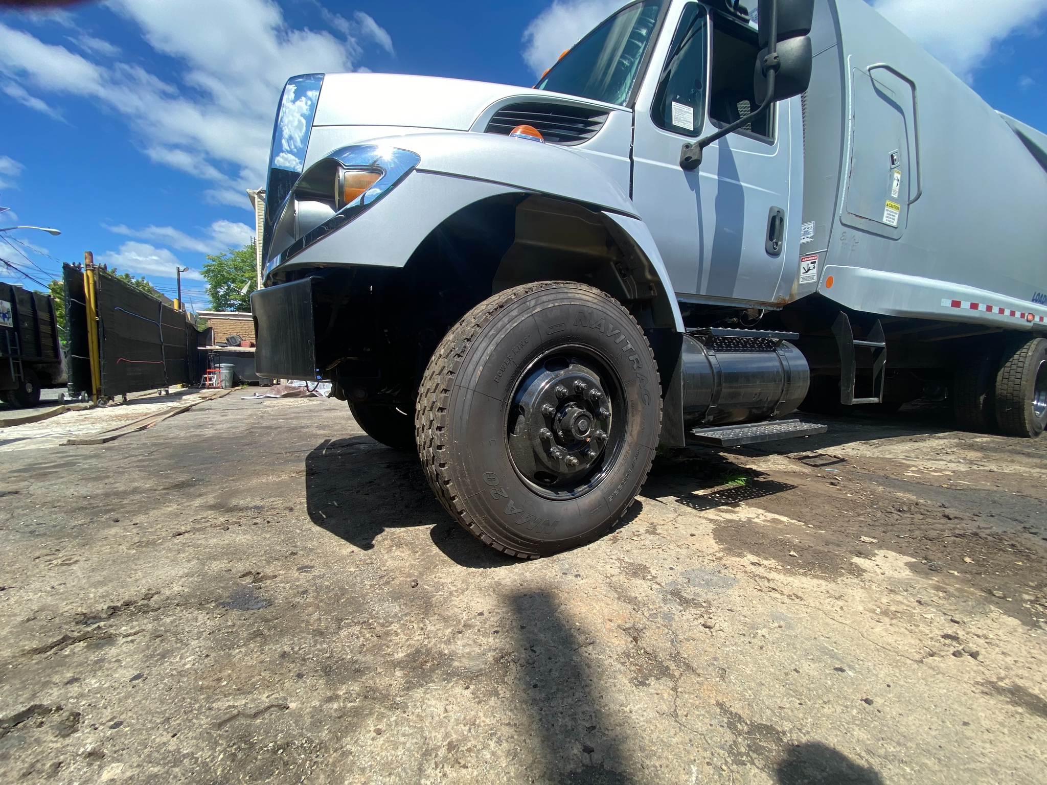 2015 International Loadmaster Rear Loader - image 3