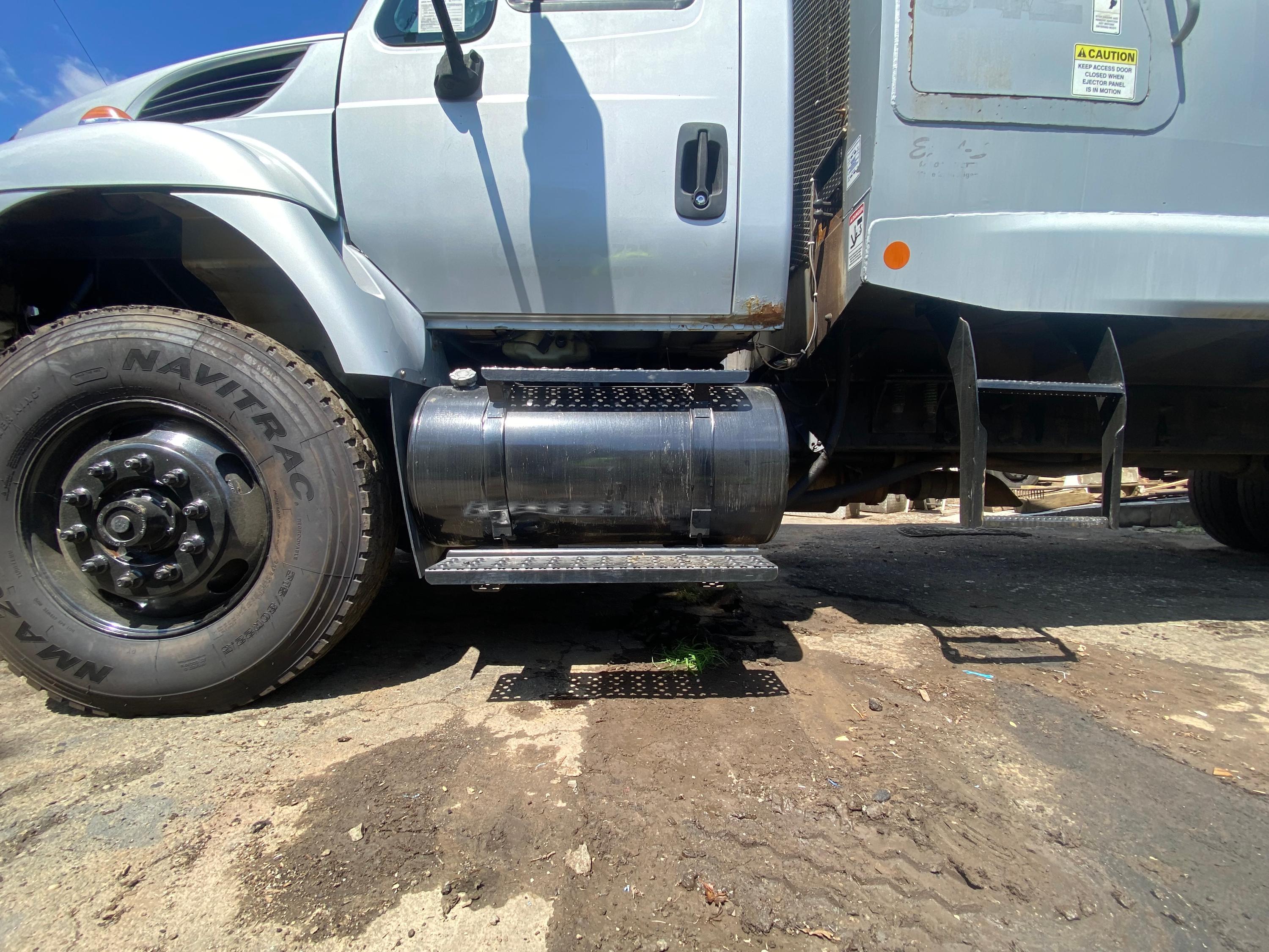 2015 International Loadmaster Rear Loader - image 31