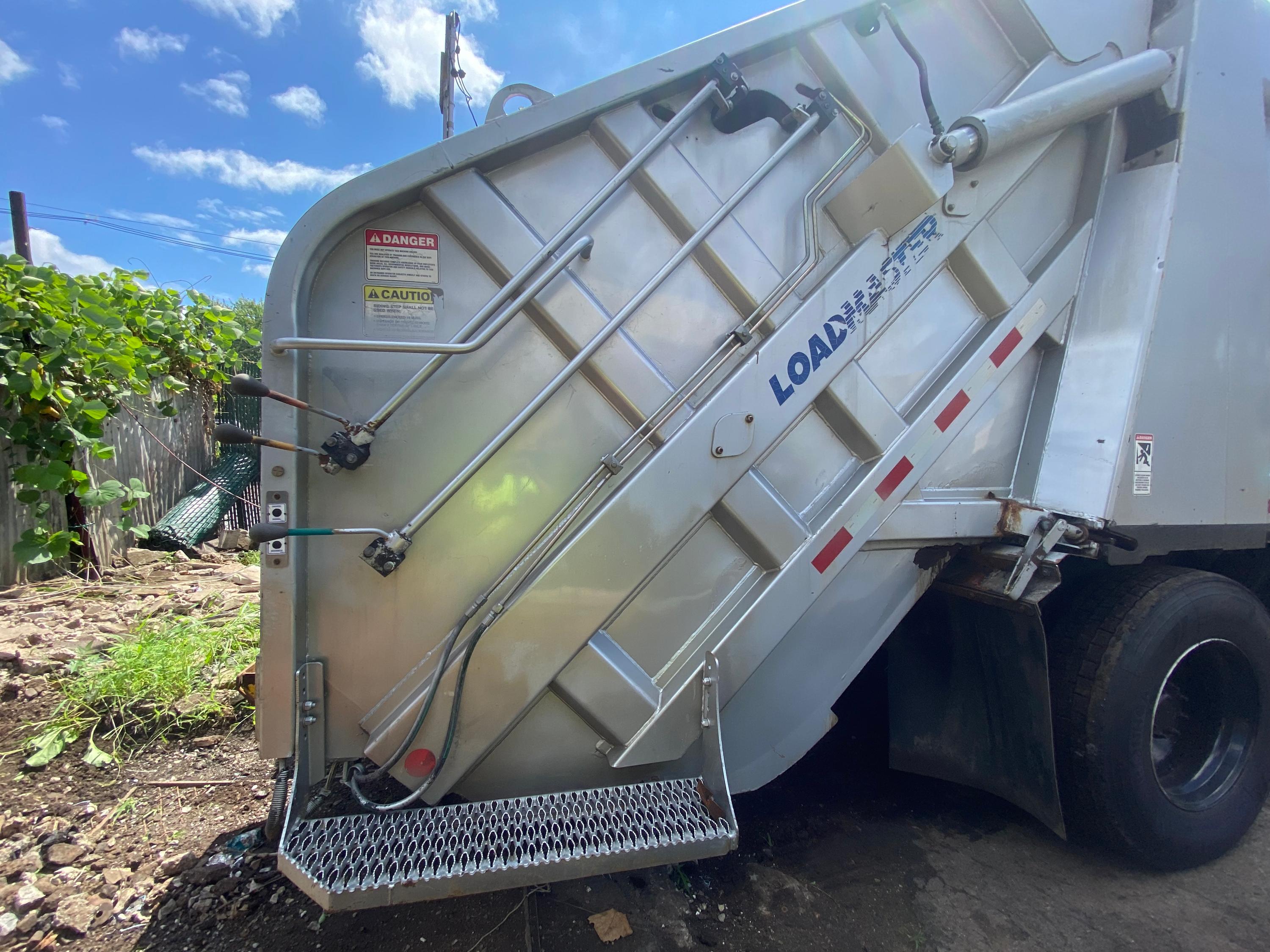 2015 International Loadmaster Rear Loader - image 33
