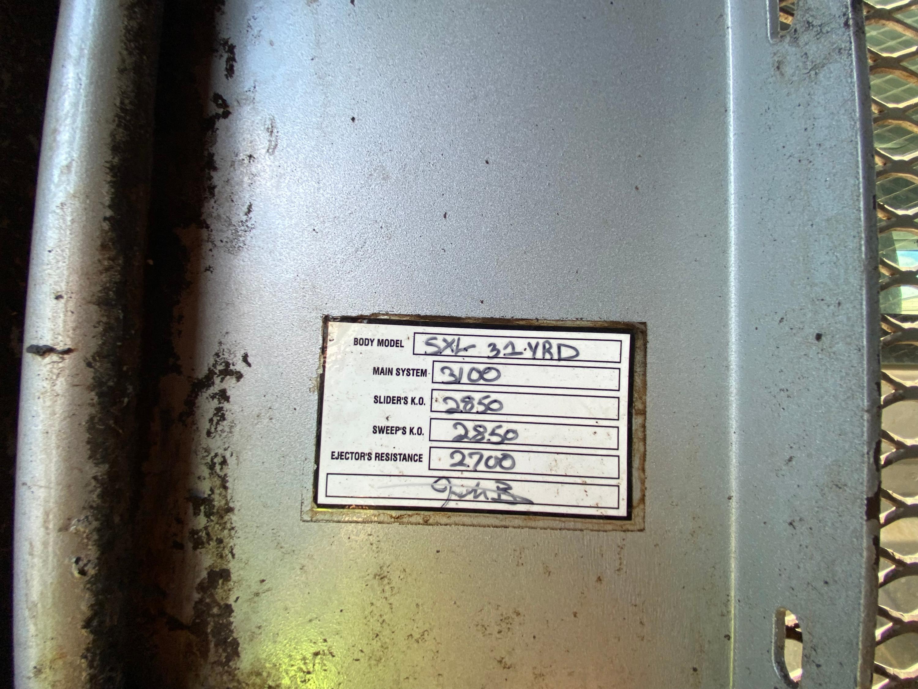 2015 International Loadmaster Rear Loader - image 25