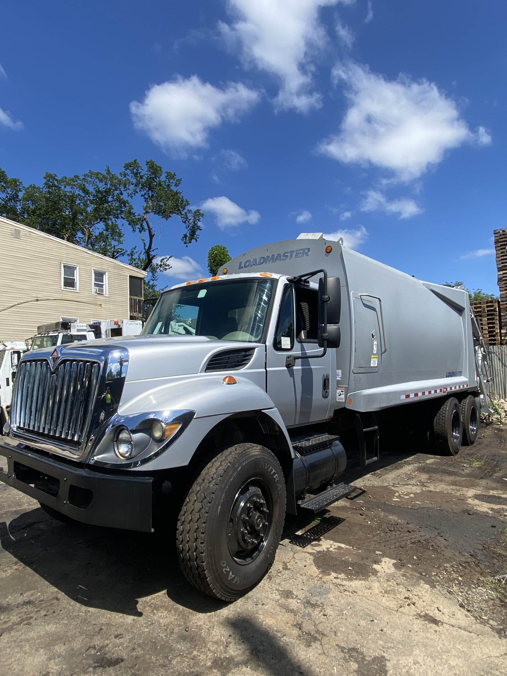 2015 International Loadmaster Rear Loader - image 1