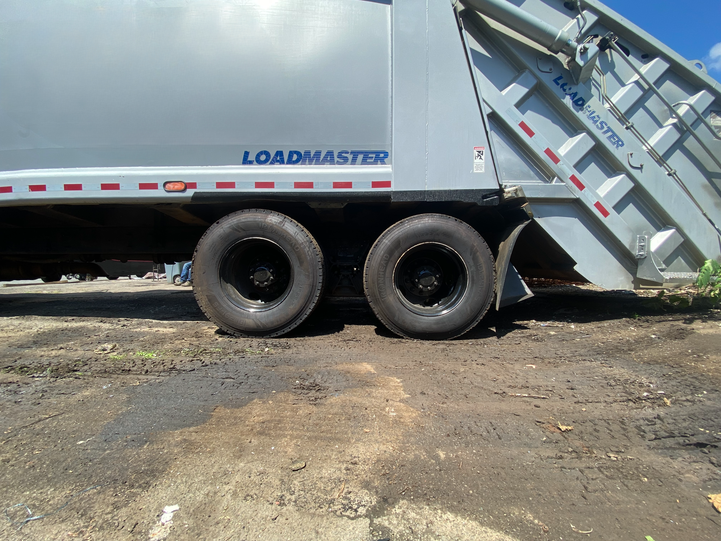 2015 International Loadmaster Rear Loader - image 7