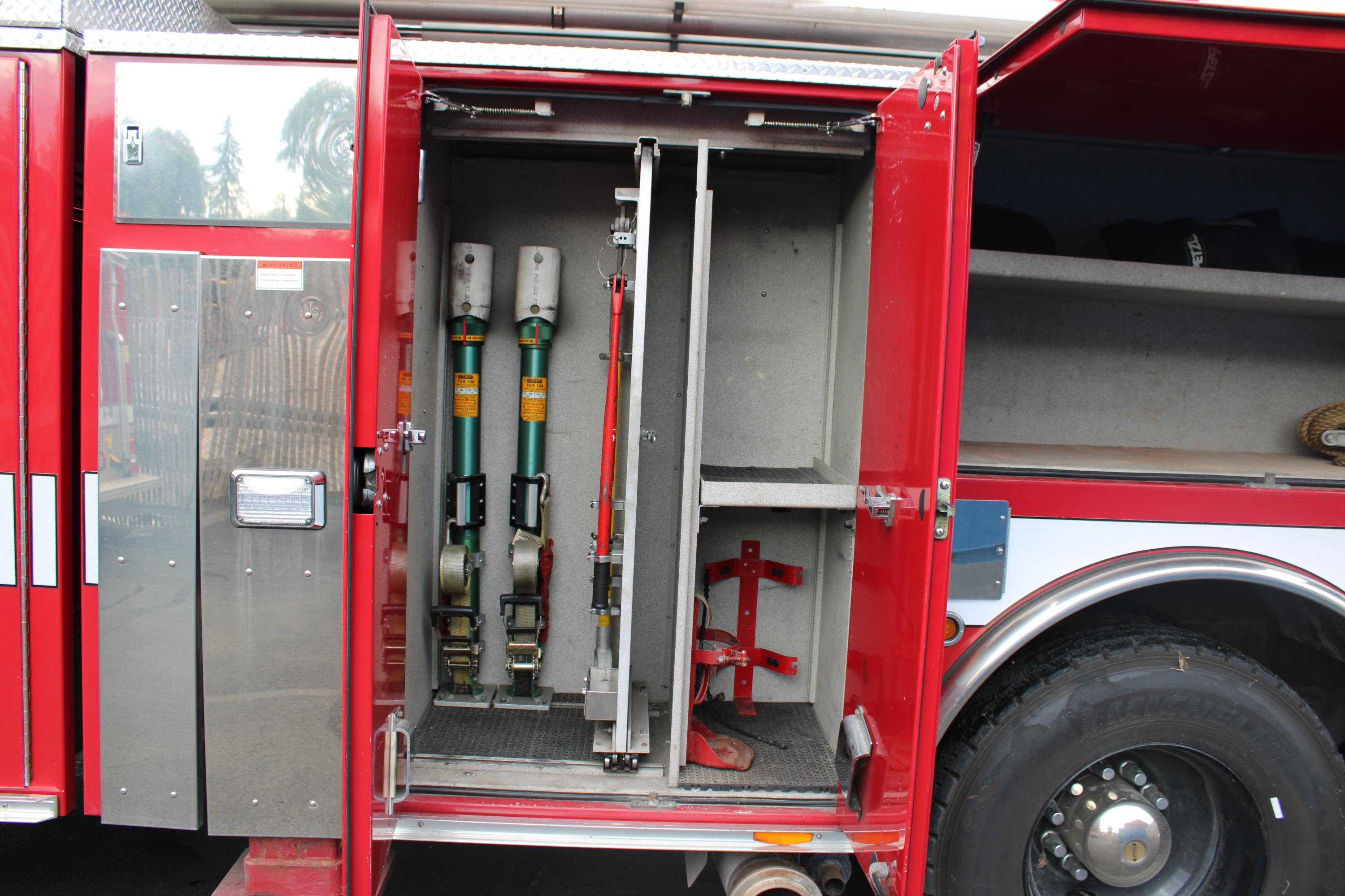 2010 Pierce Arrow XT 100' Rear Mount Platform - image 11