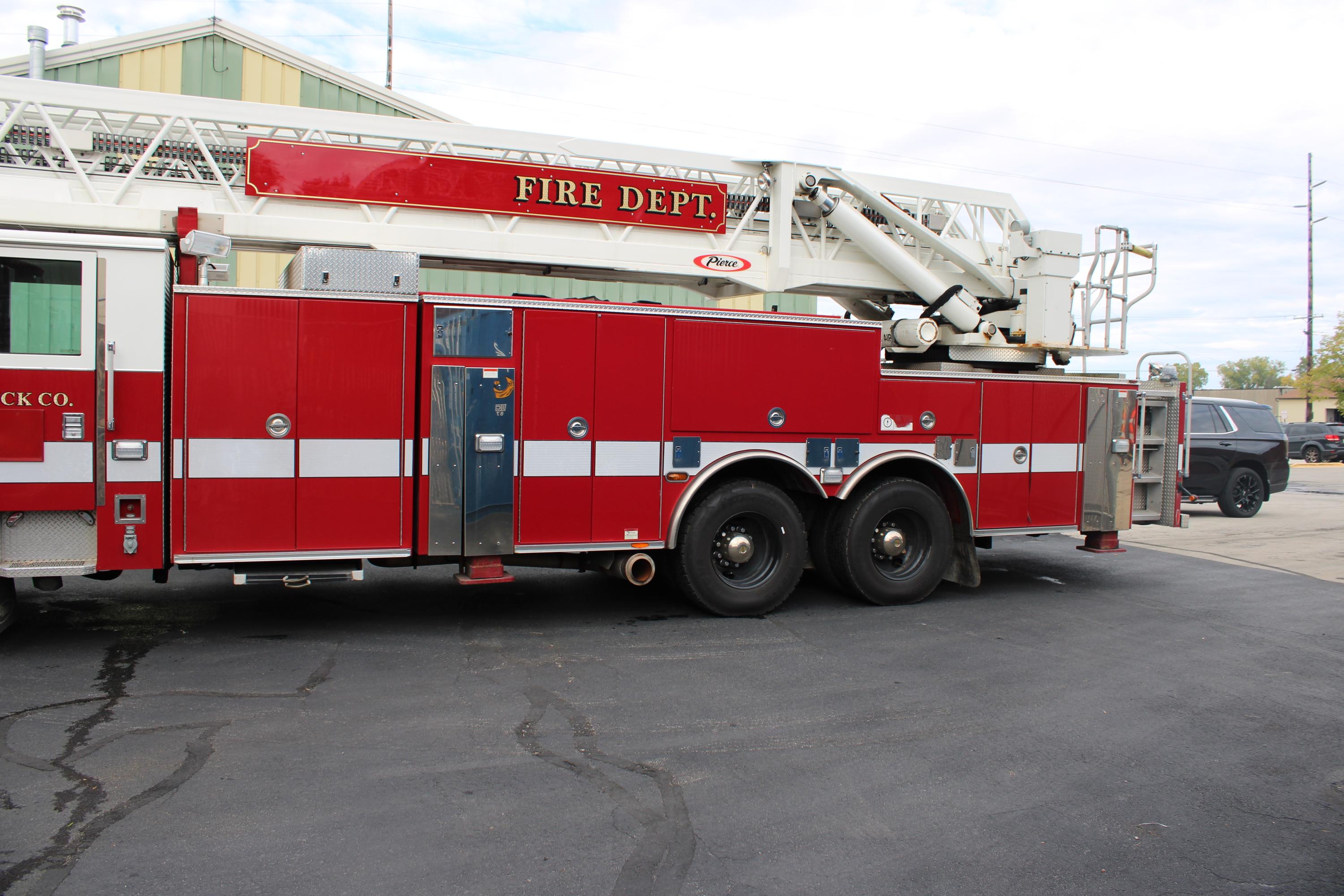 2010 Pierce Arrow XT 100' Rear Mount Platform - image 8