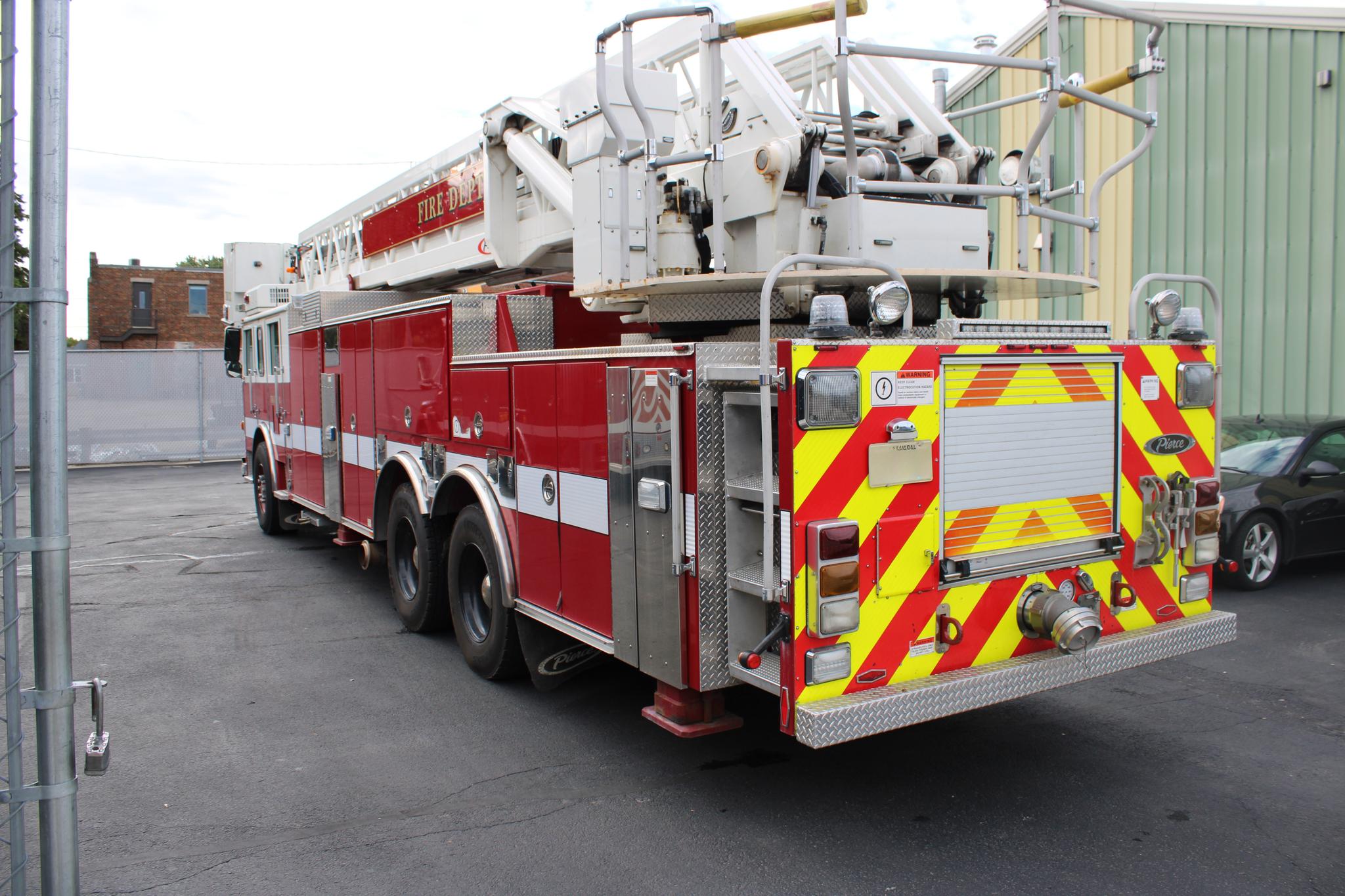 2010 Pierce Arrow XT 100' Rear Mount Platform - image 4