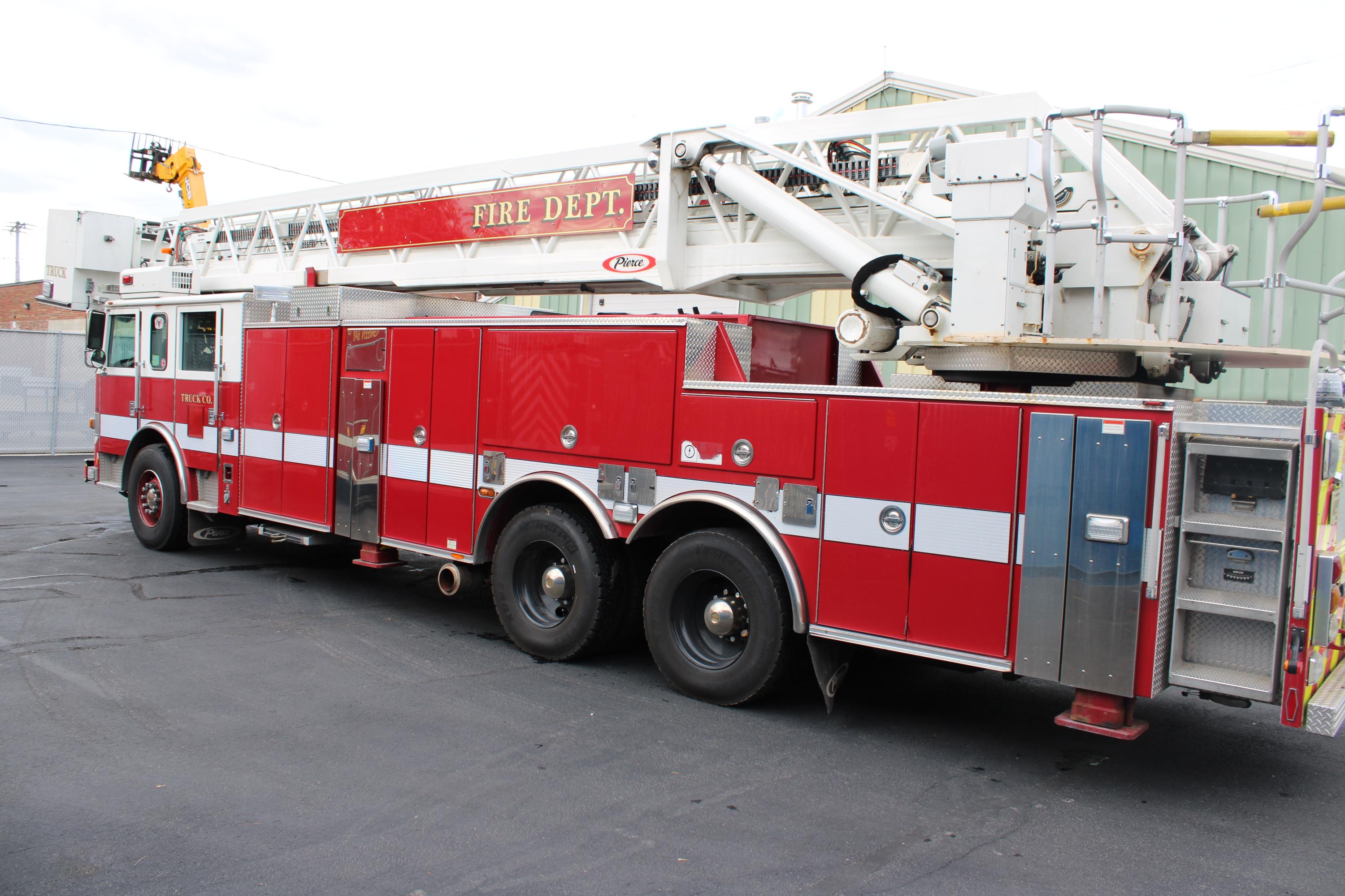 2010 Pierce Arrow XT 100' Rear Mount Platform - image 9